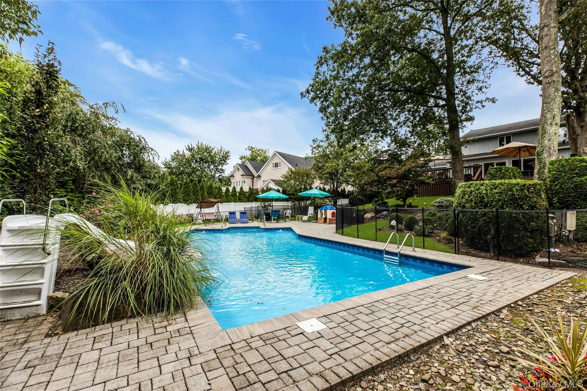 71 Hofstra Drive, Plainview, NY 11803