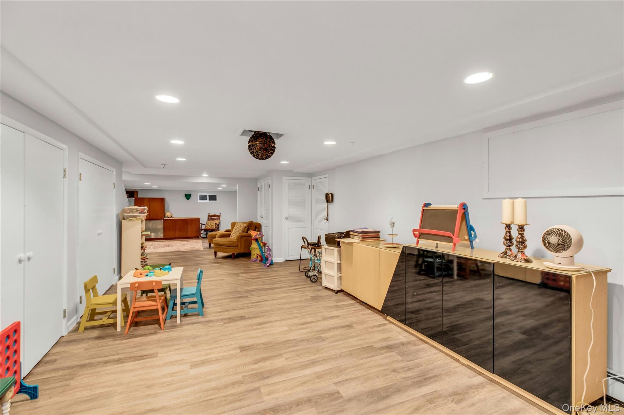 71 Hofstra Drive, Plainview, NY 11803