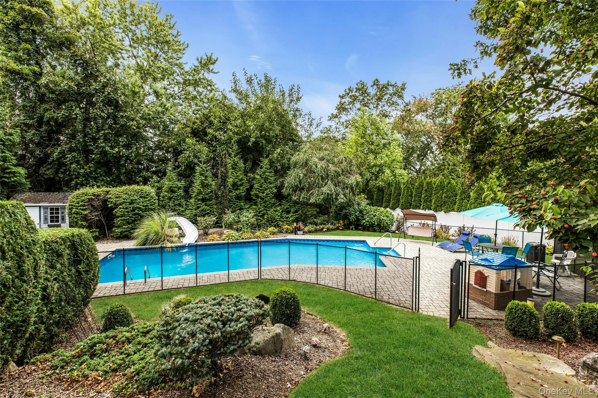 71 Hofstra Drive, Plainview, NY 11803