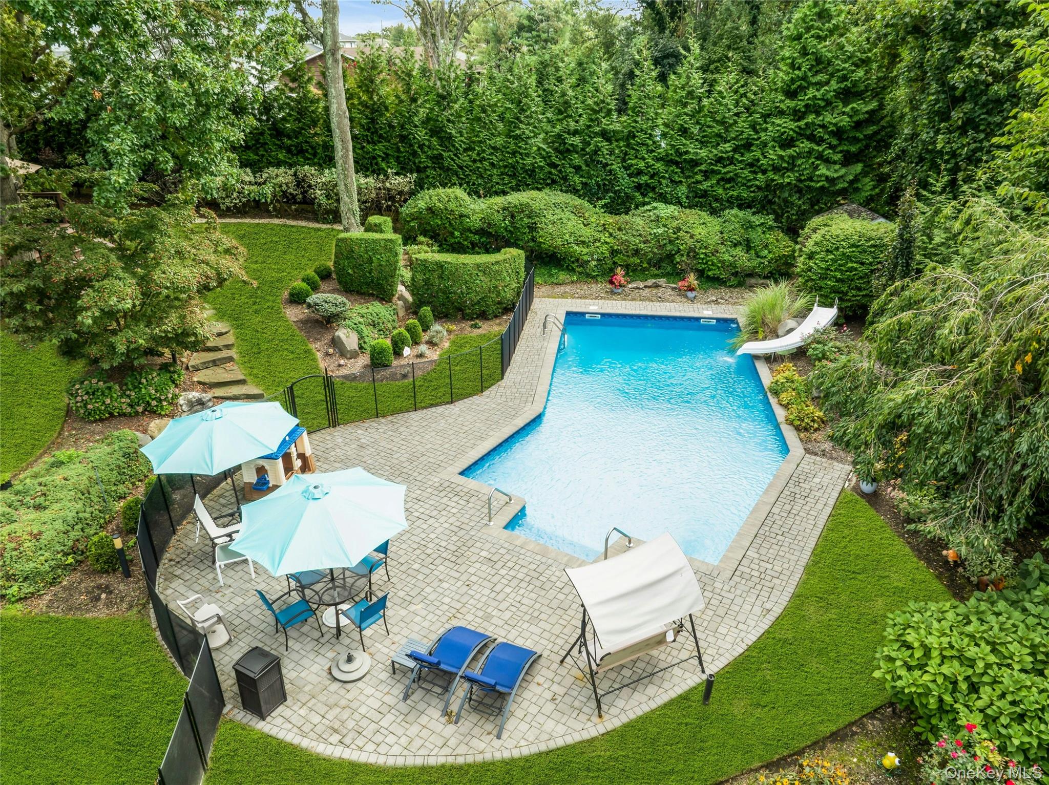 71 Hofstra Drive, Plainview, NY 11803