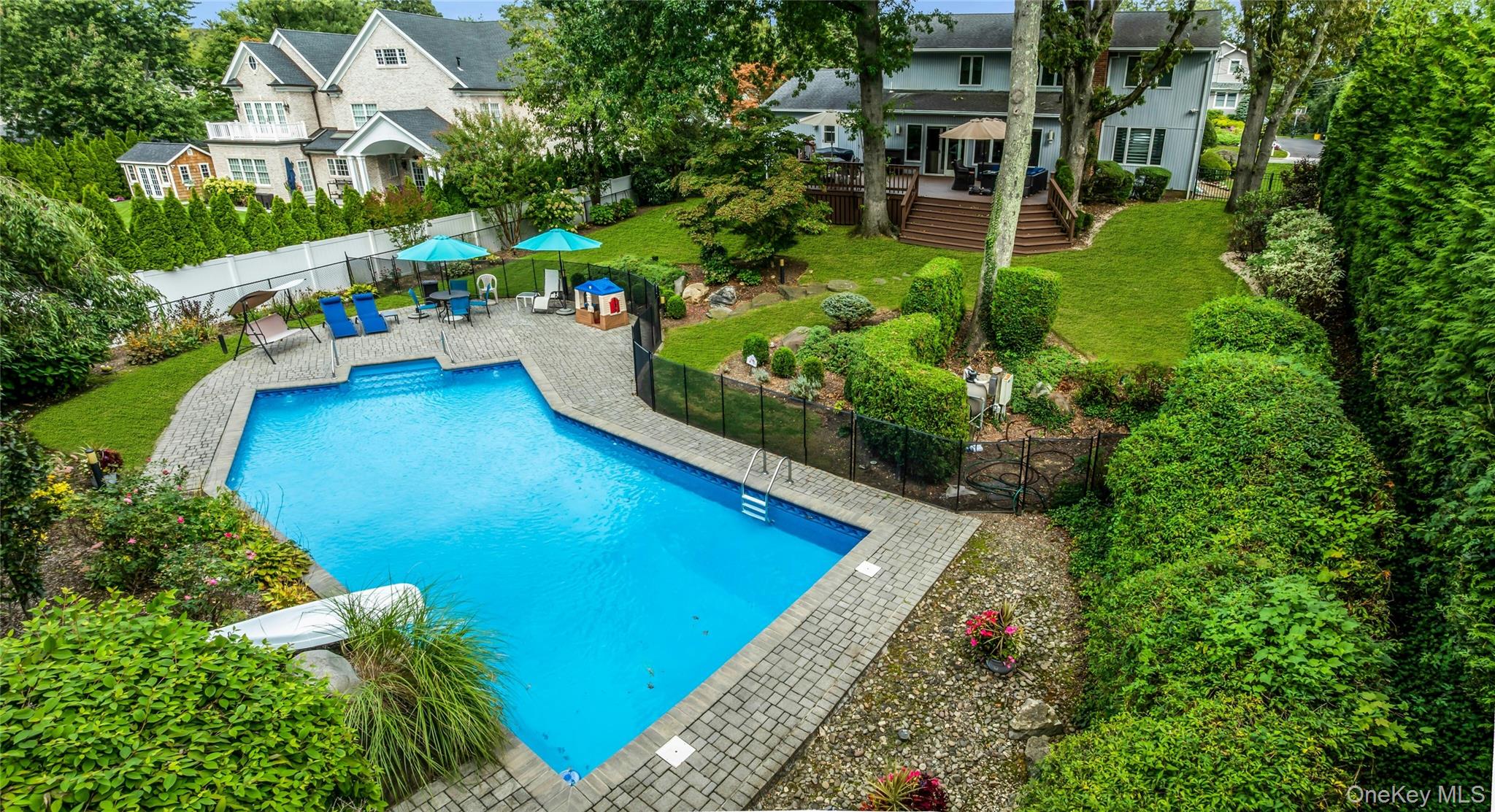 71 Hofstra Drive, Plainview, NY 11803