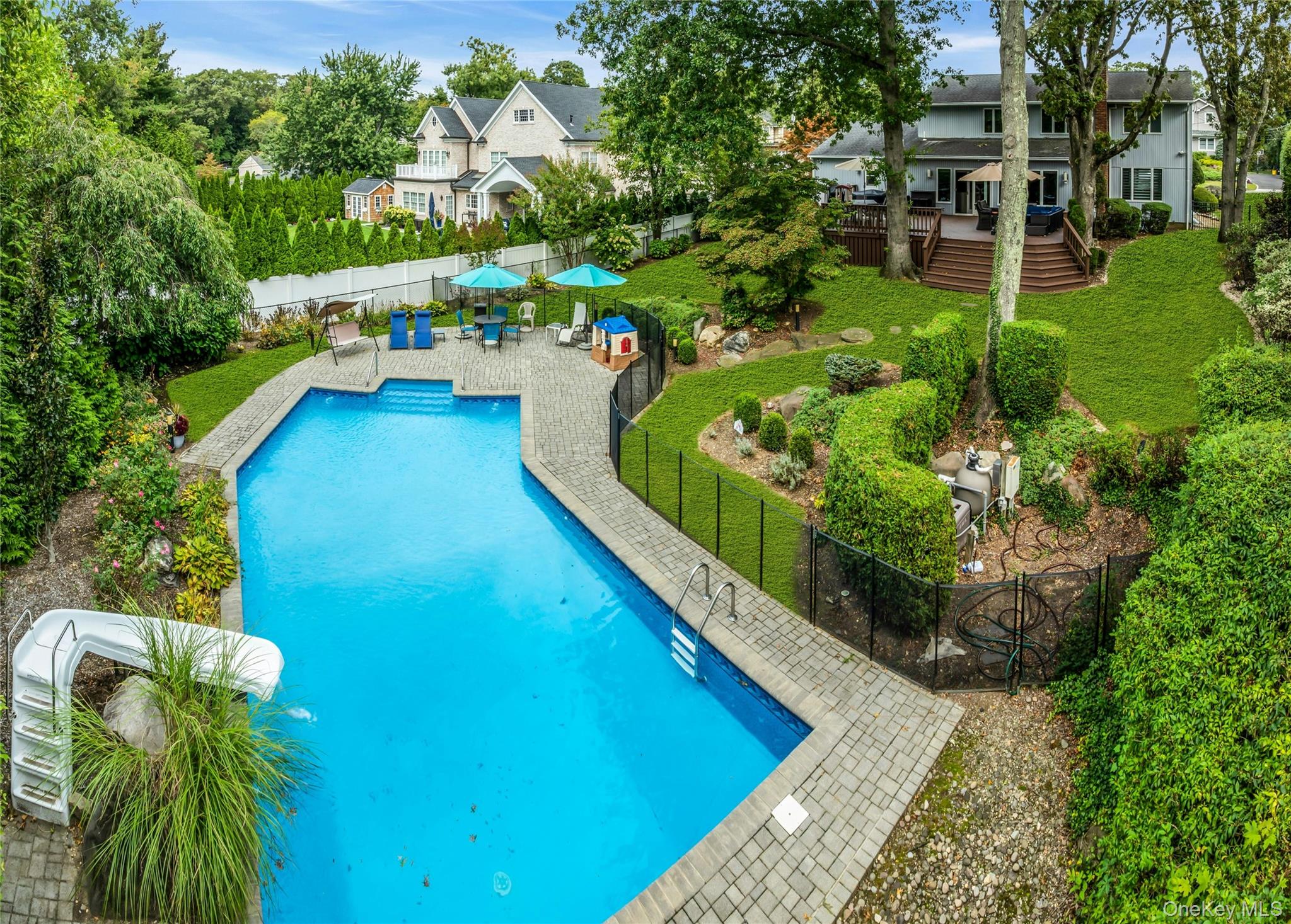 71 Hofstra Drive, Plainview, NY 11803