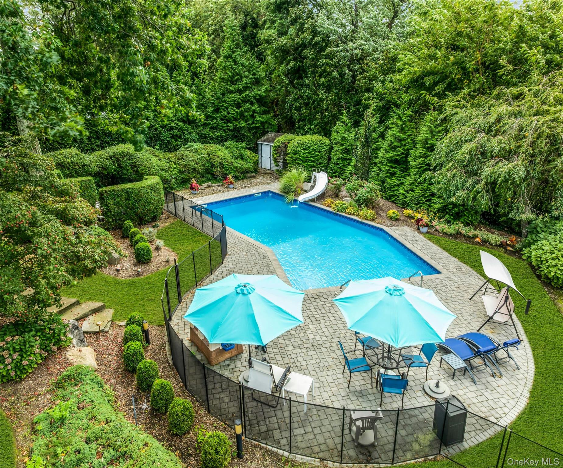 71 Hofstra Drive, Plainview, NY 11803