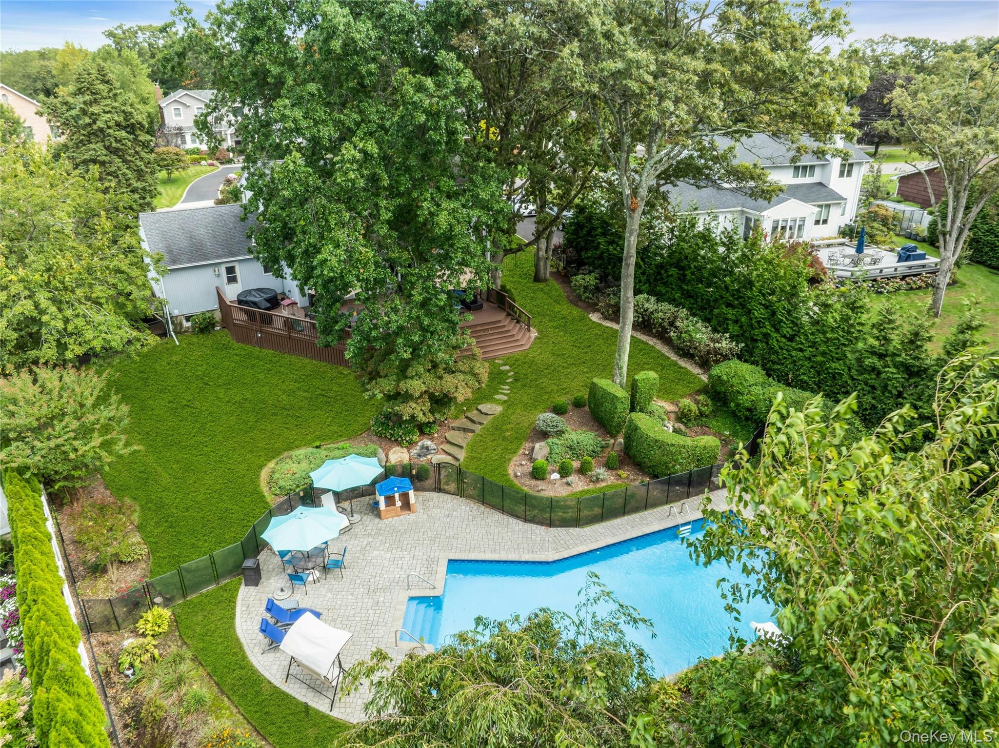 71 Hofstra Drive, Plainview, NY 11803