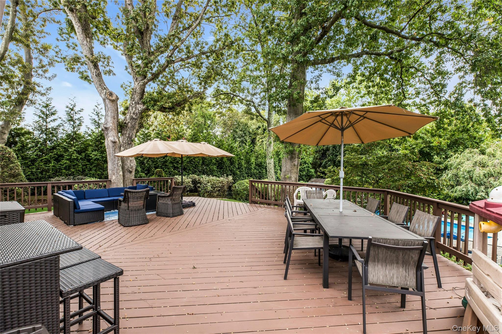 71 Hofstra Drive, Plainview, NY 11803