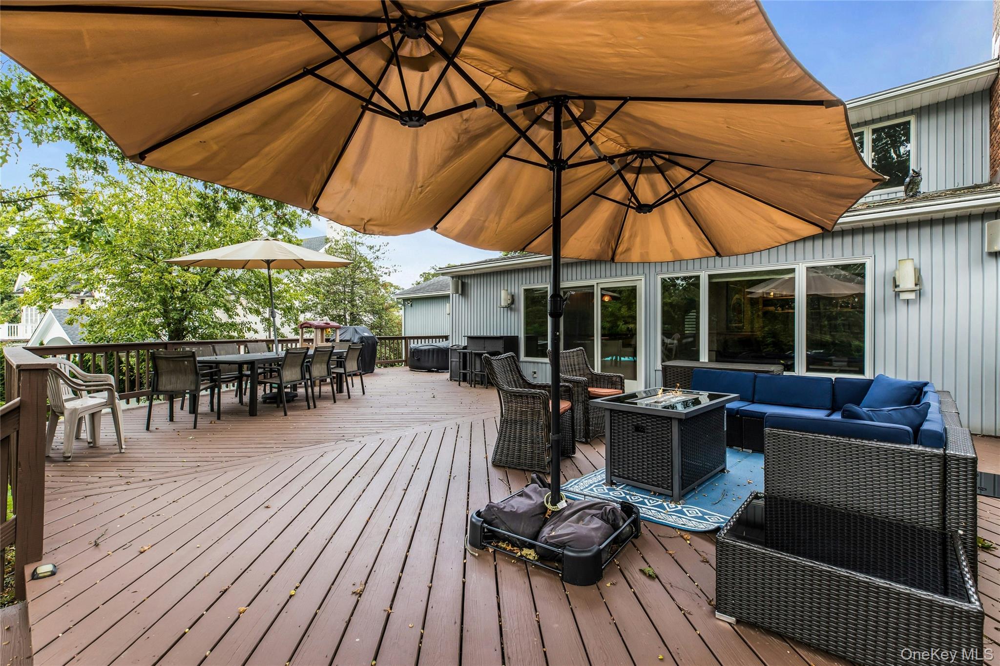 71 Hofstra Drive, Plainview, NY 11803