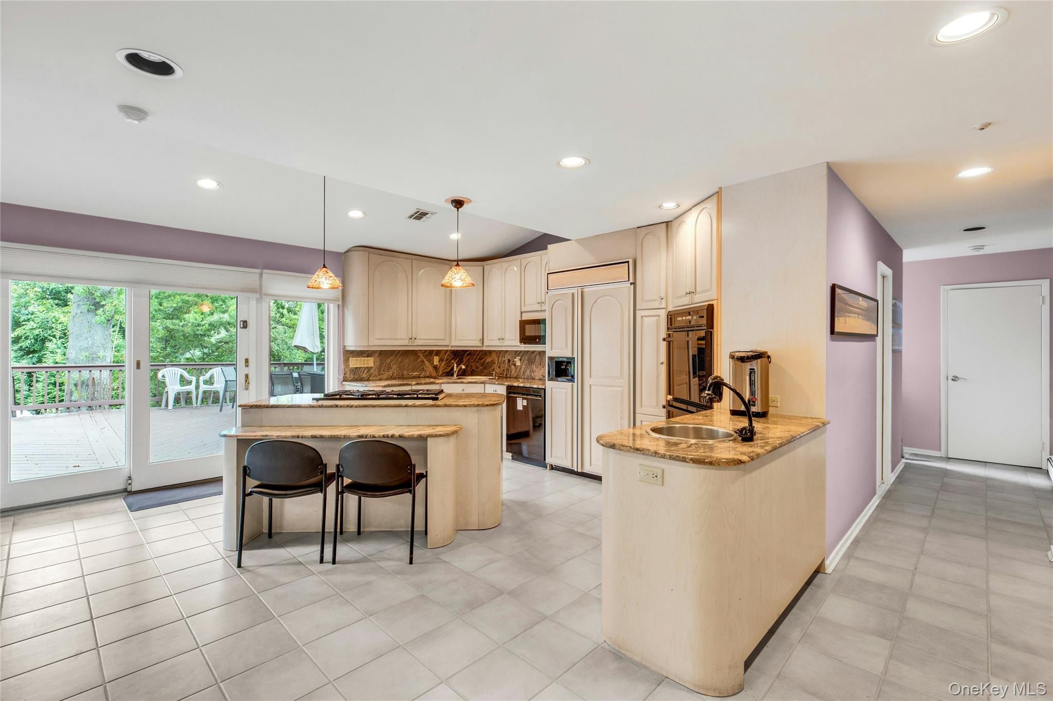 71 Hofstra Drive, Plainview, NY 11803