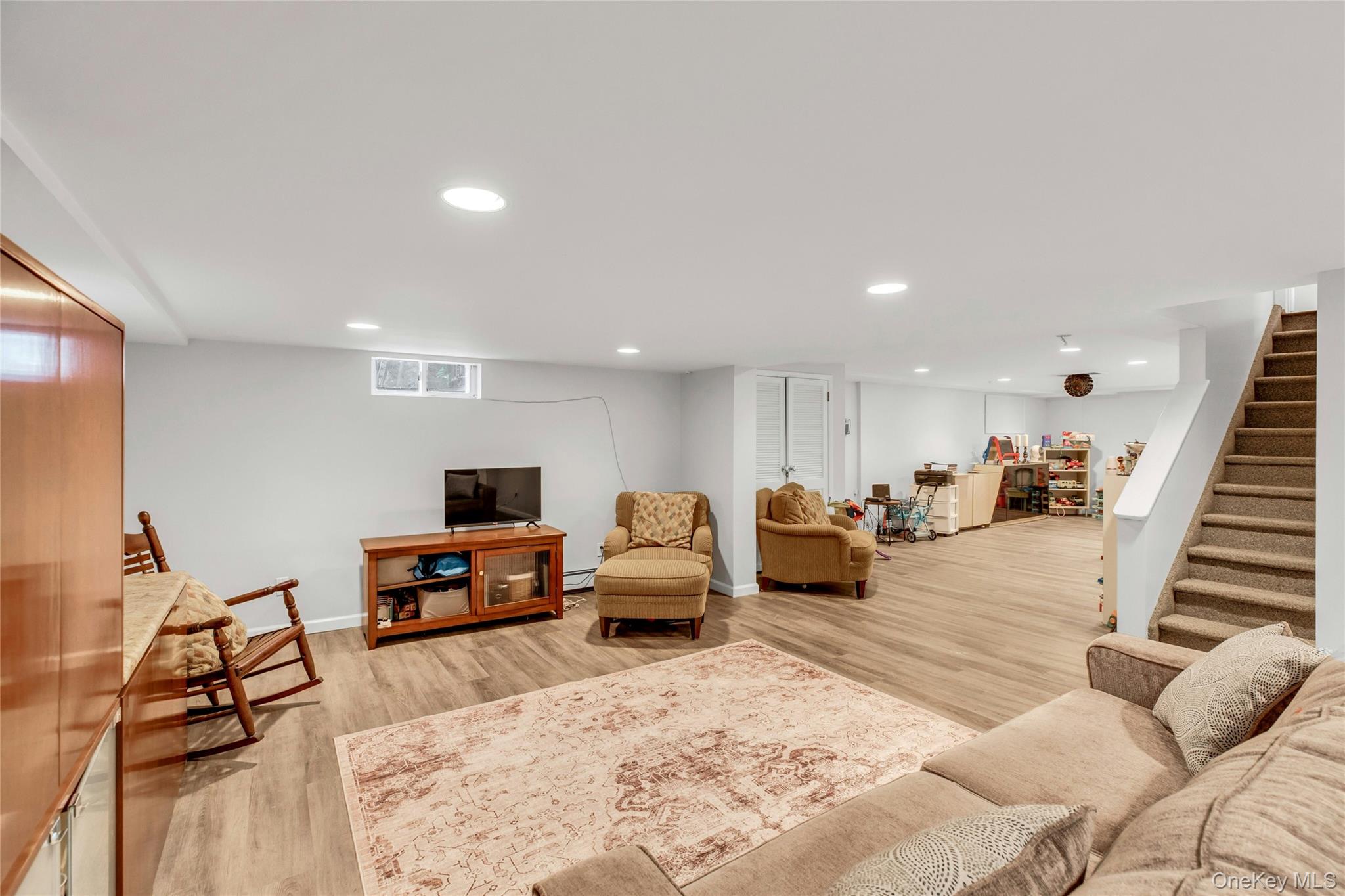 71 Hofstra Drive, Plainview, NY 11803