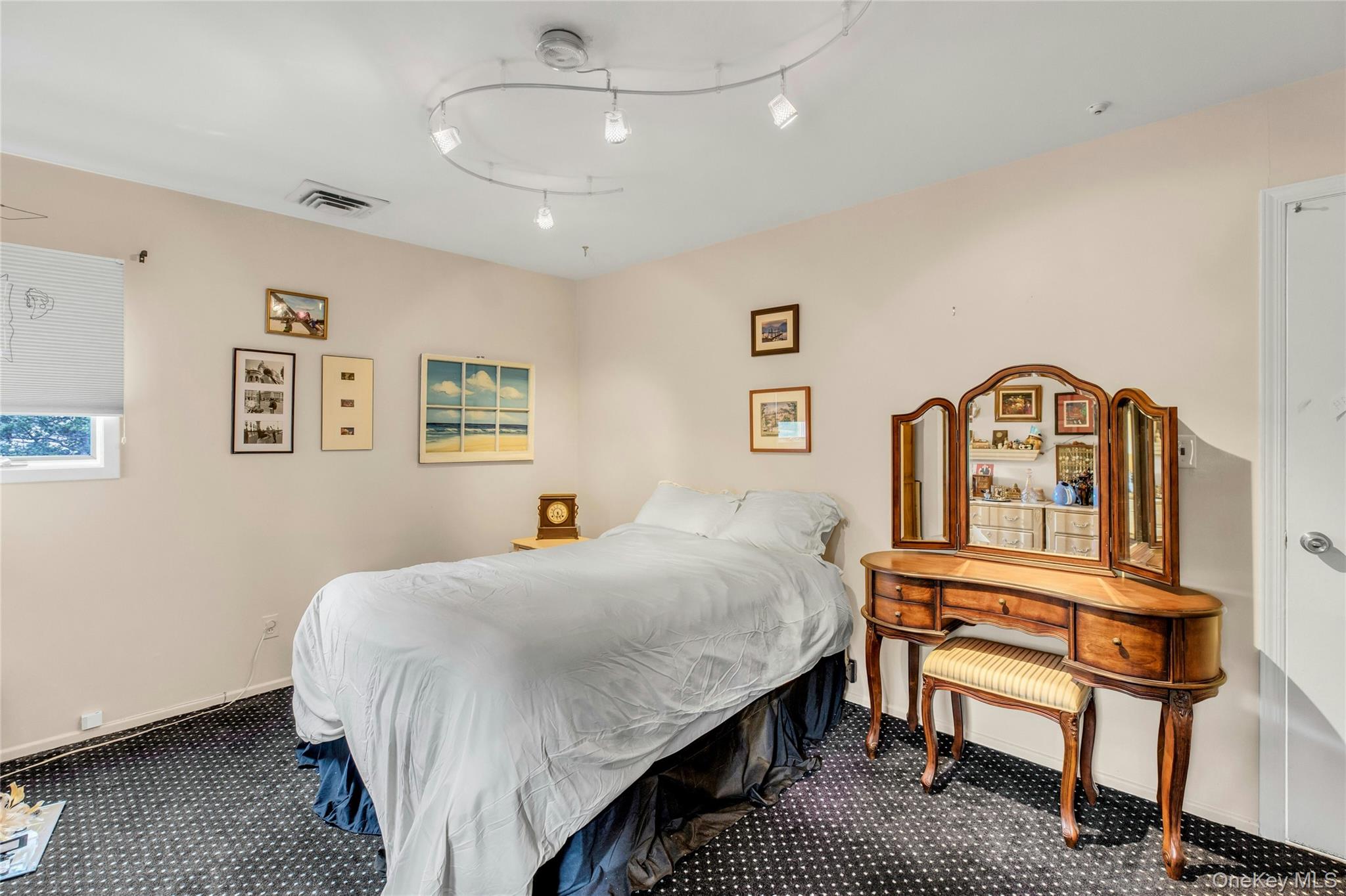 71 Hofstra Drive, Plainview, NY 11803