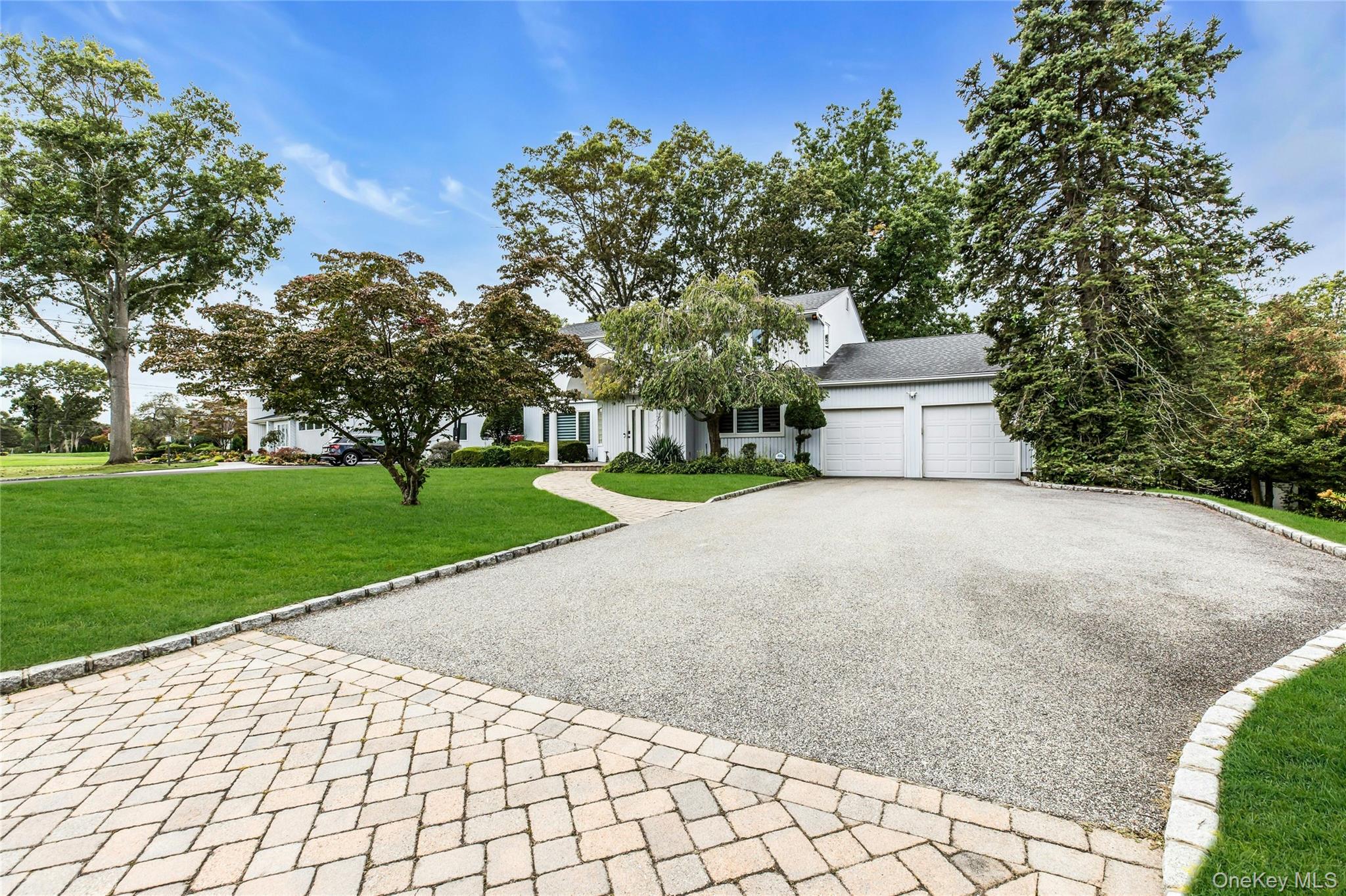 71 Hofstra Drive, Plainview, NY 11803