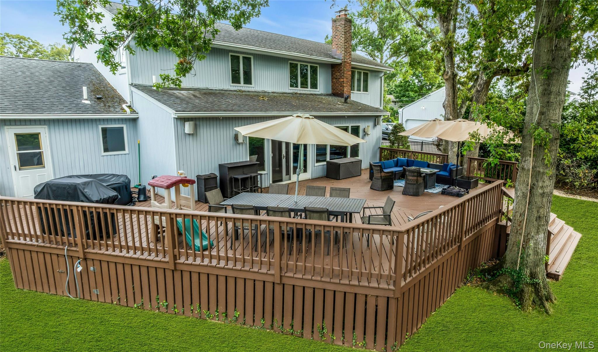 71 Hofstra Drive, Plainview, NY 11803