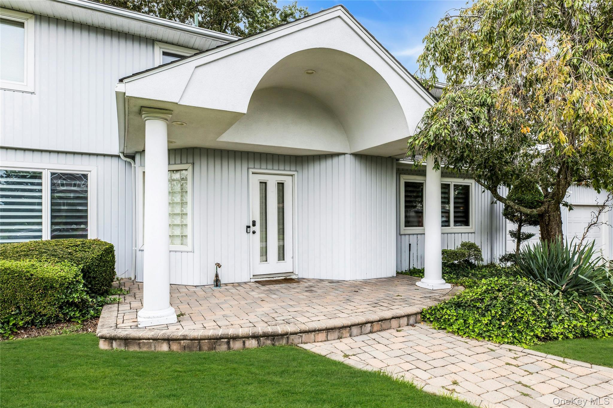 71 Hofstra Drive, Plainview, NY 11803