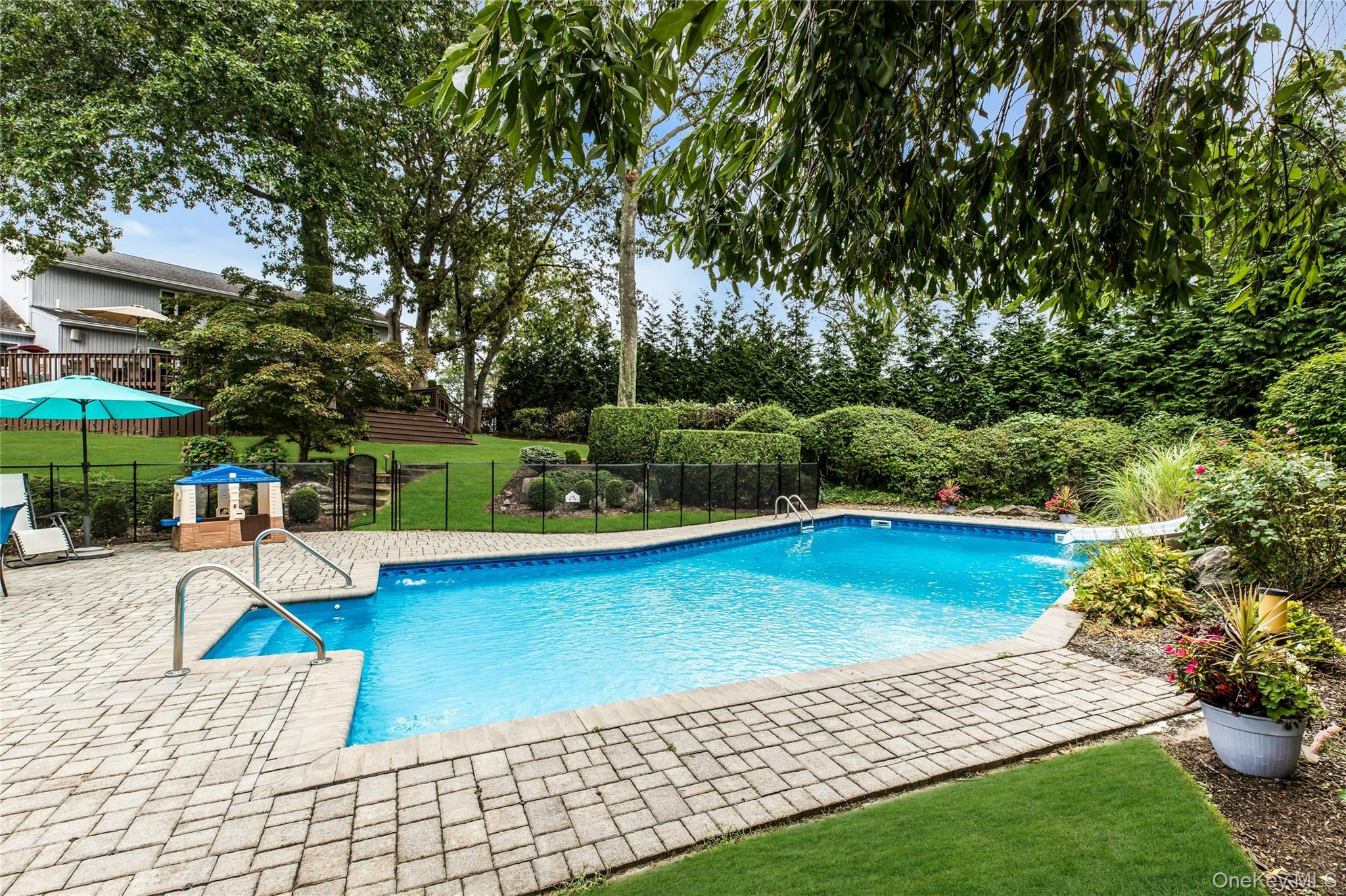 71 Hofstra Drive, Plainview, NY 11803