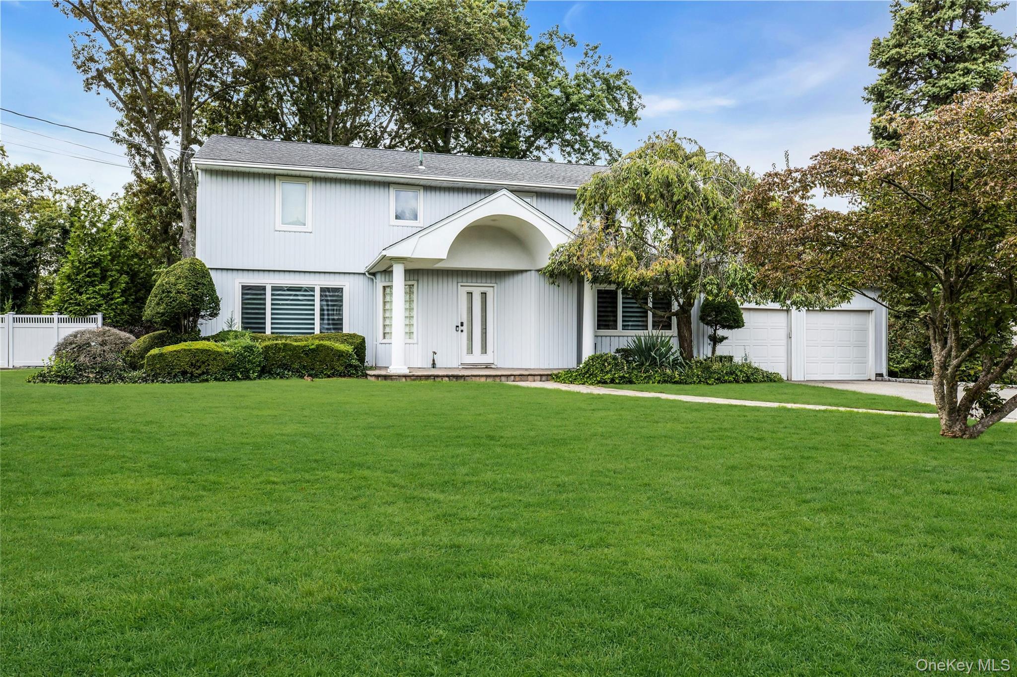 71 Hofstra Drive, Plainview, NY 11803