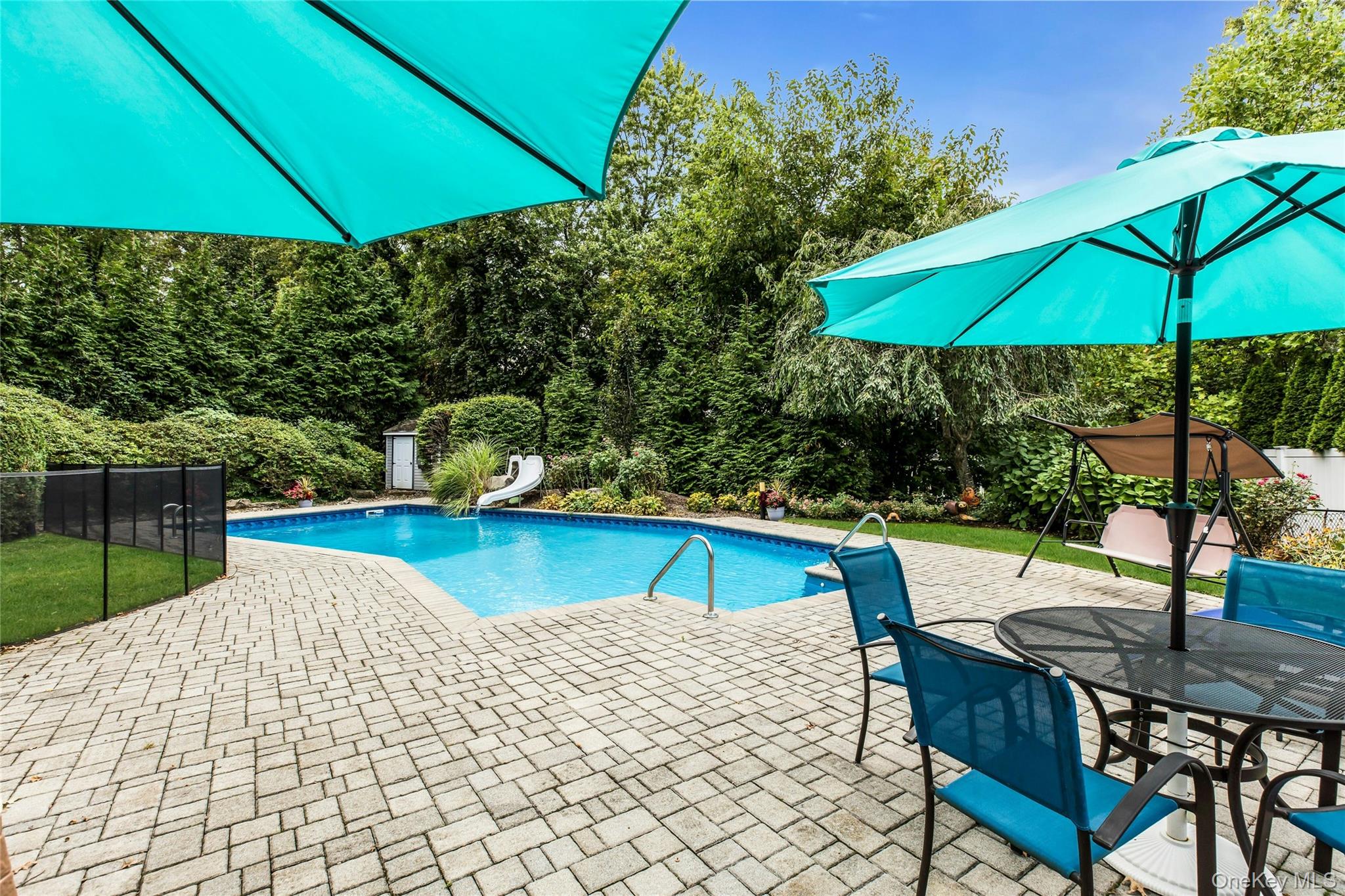 71 Hofstra Drive, Plainview, NY 11803