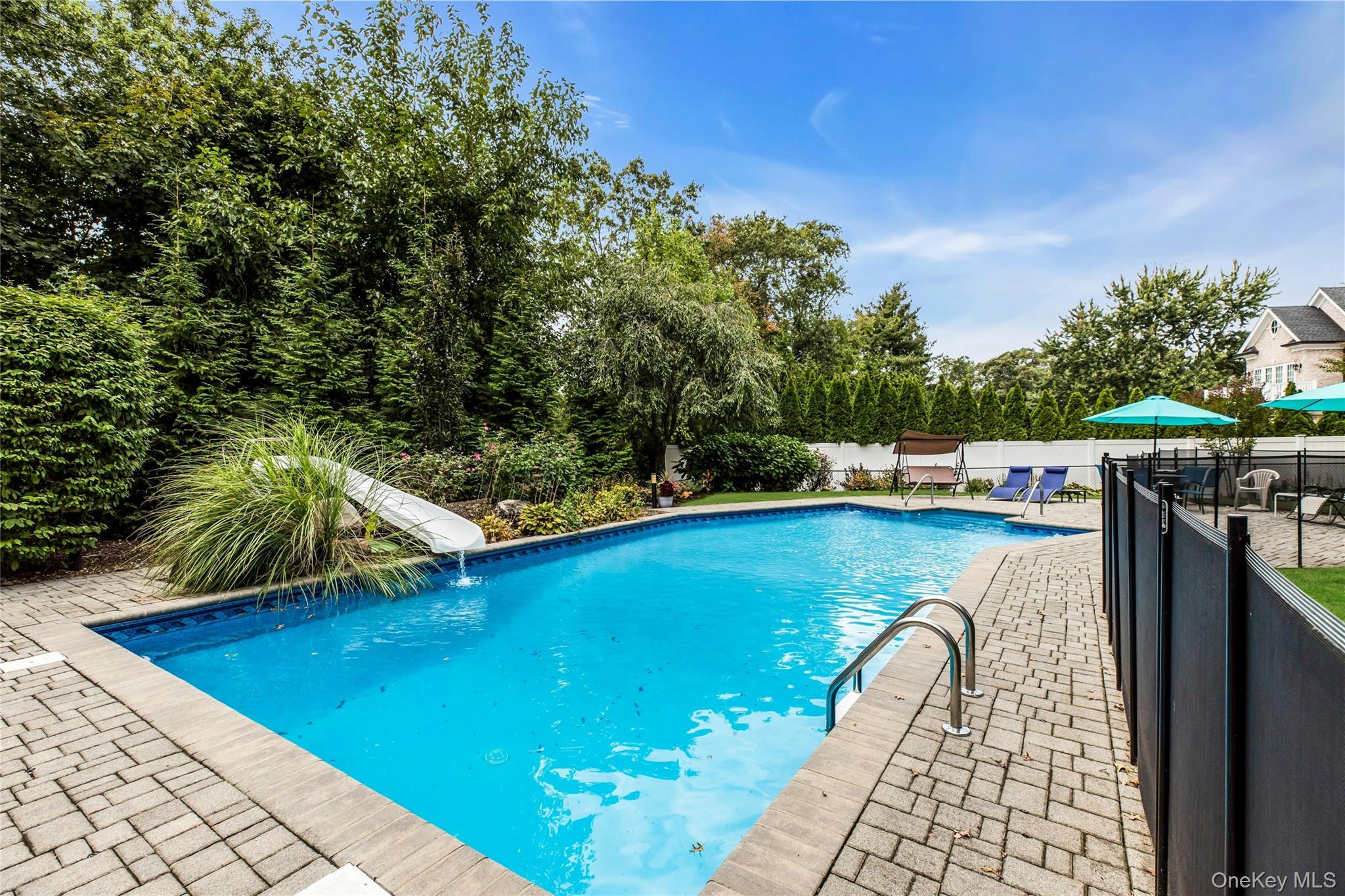 71 Hofstra Drive, Plainview, NY 11803