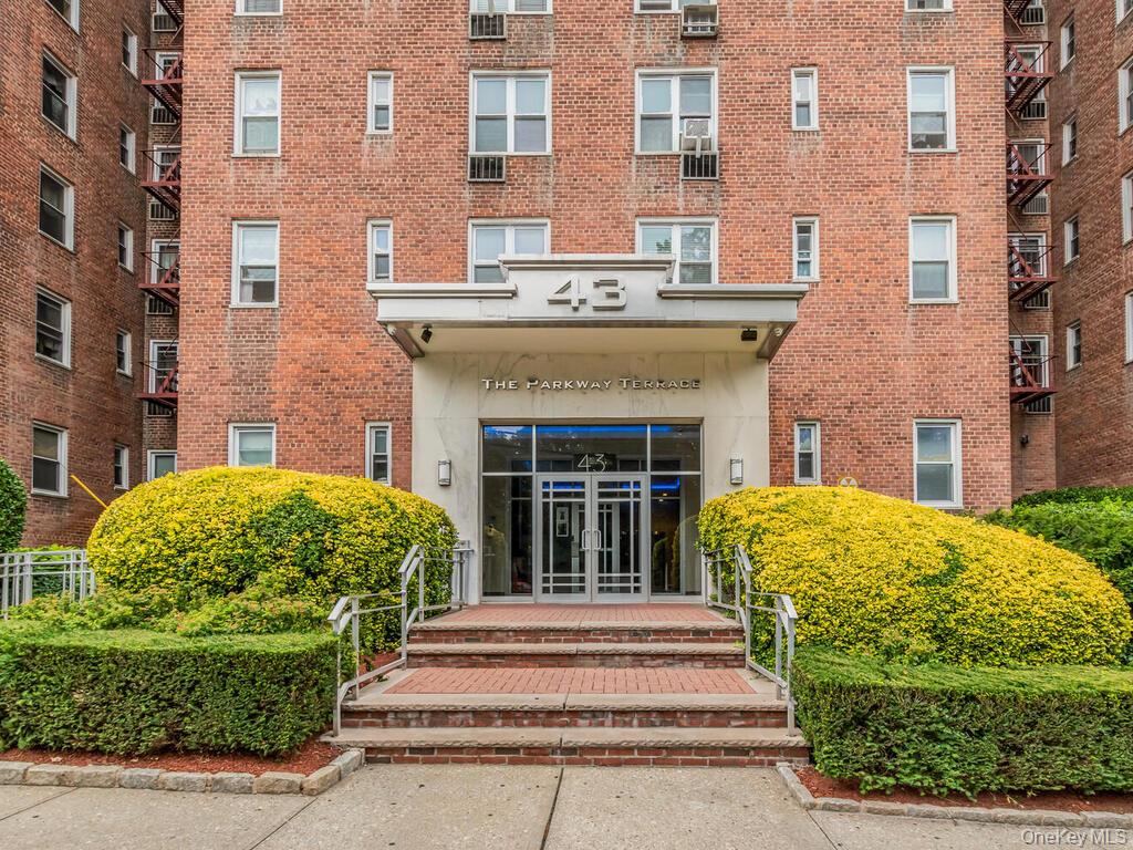 43 Bronx River Road # 2M, Yonkers, NY 10704