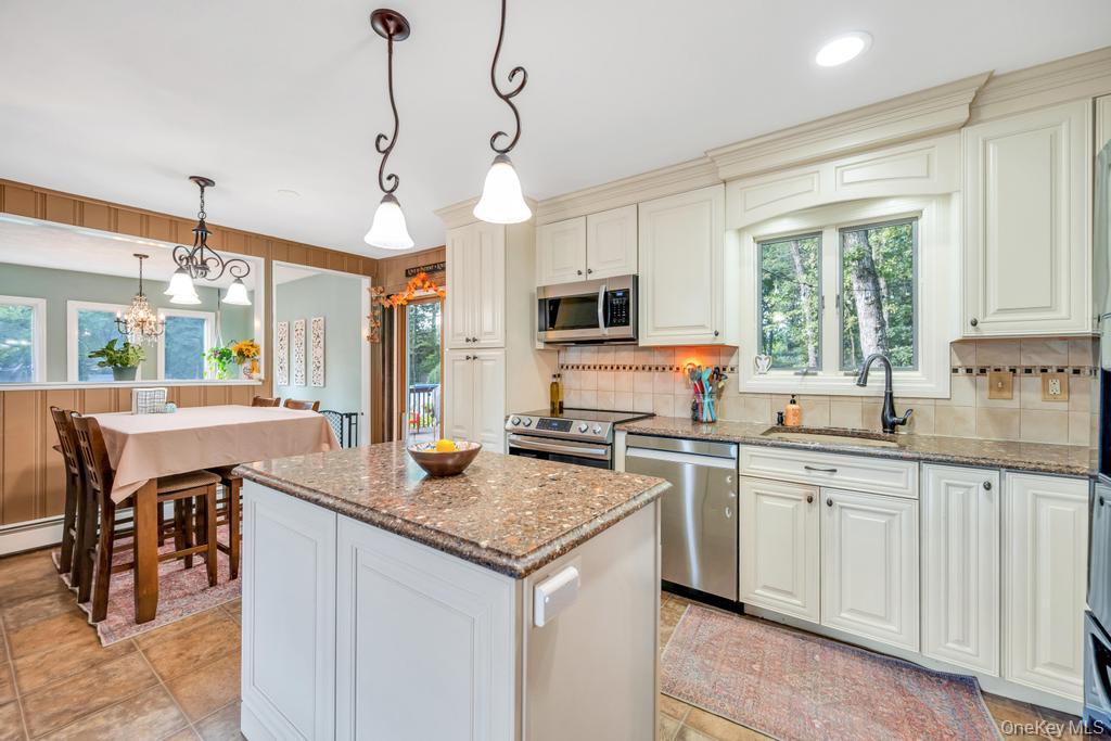 342 Oakland Avenue, Miller Place, NY 11764