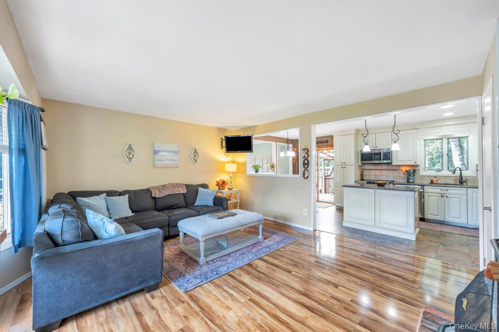 342 Oakland Avenue, Miller Place, NY 11764