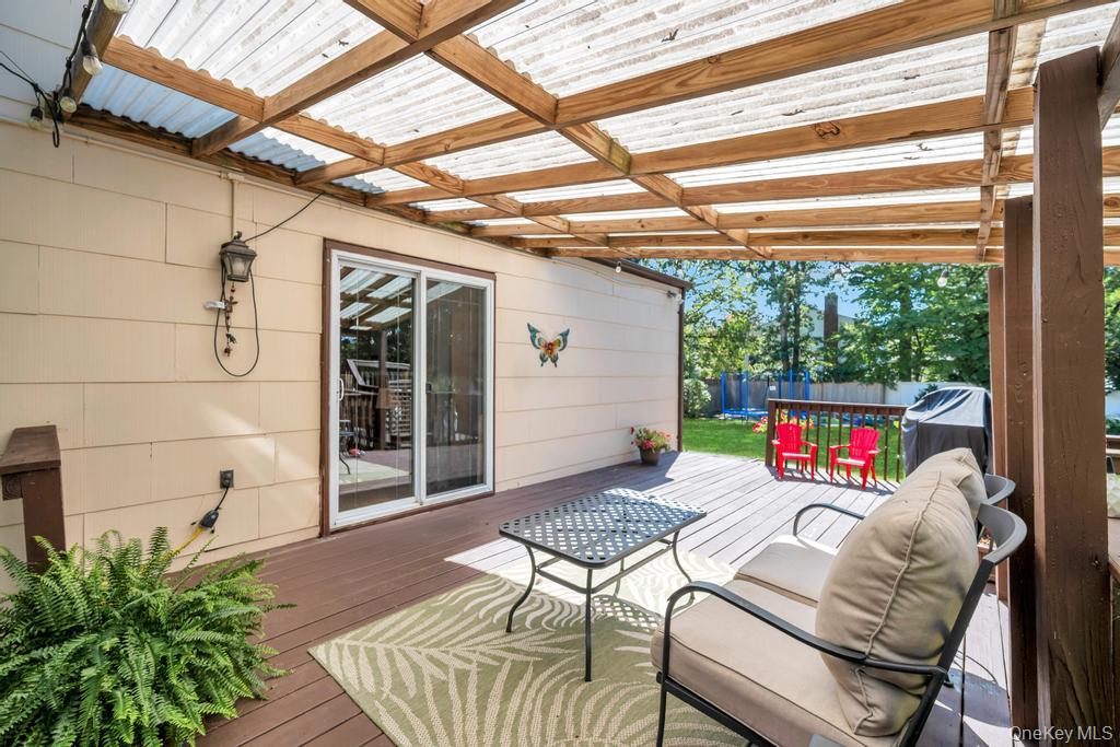 342 Oakland Avenue, Miller Place, NY 11764