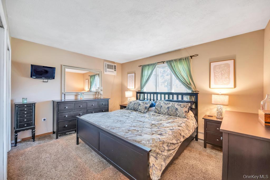 342 Oakland Avenue, Miller Place, NY 11764