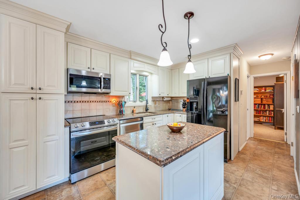 342 Oakland Avenue, Miller Place, NY 11764