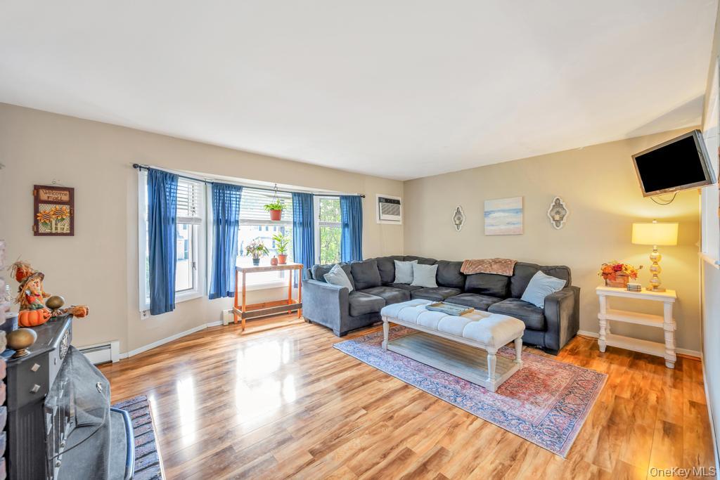 342 Oakland Avenue, Miller Place, NY 11764