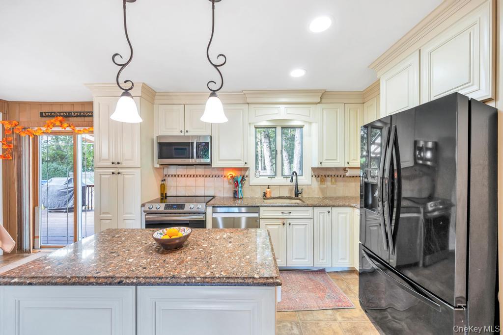 342 Oakland Avenue, Miller Place, NY 11764