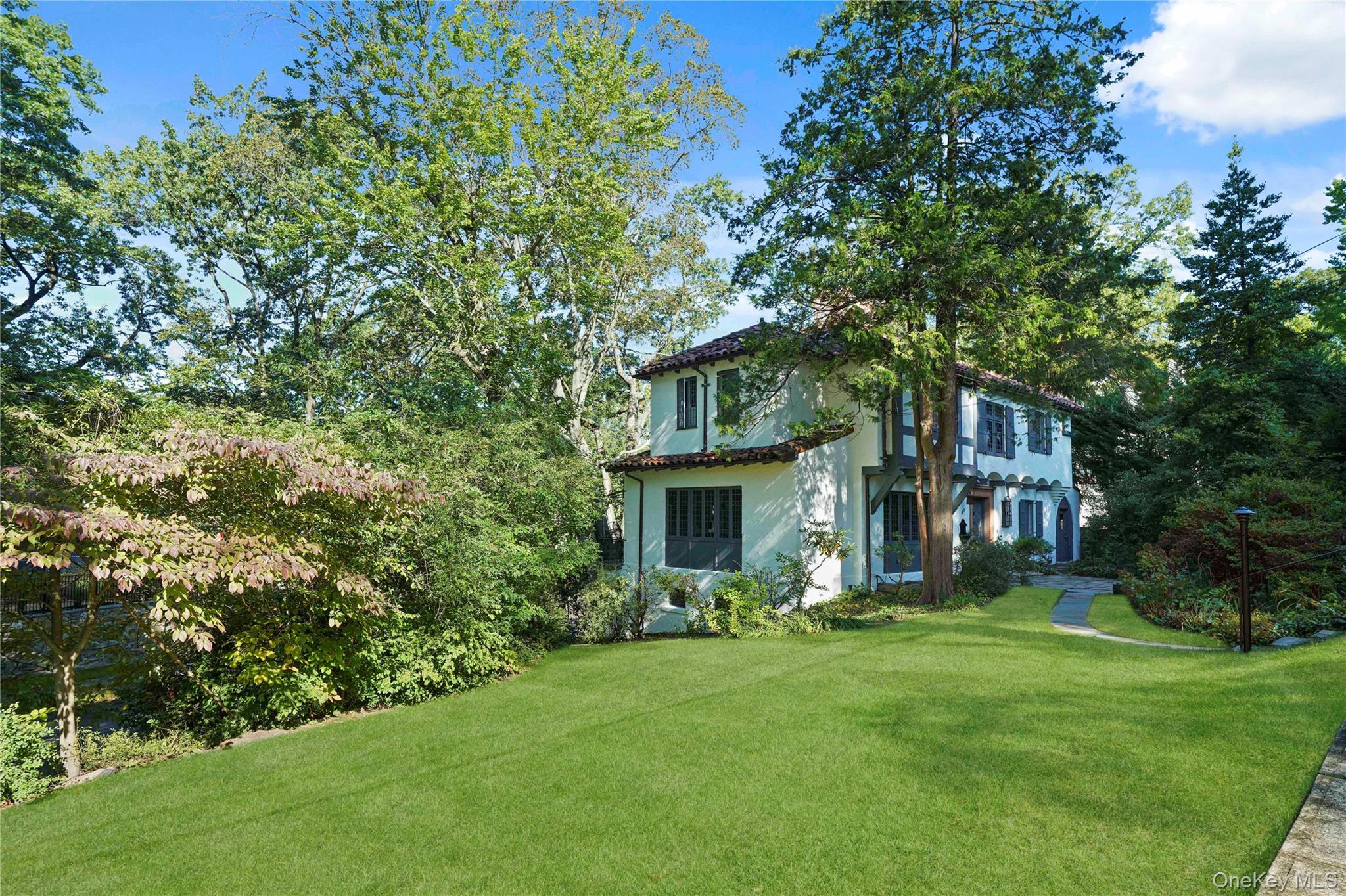 253 Cliff Avenue, Pelham, NY 10803