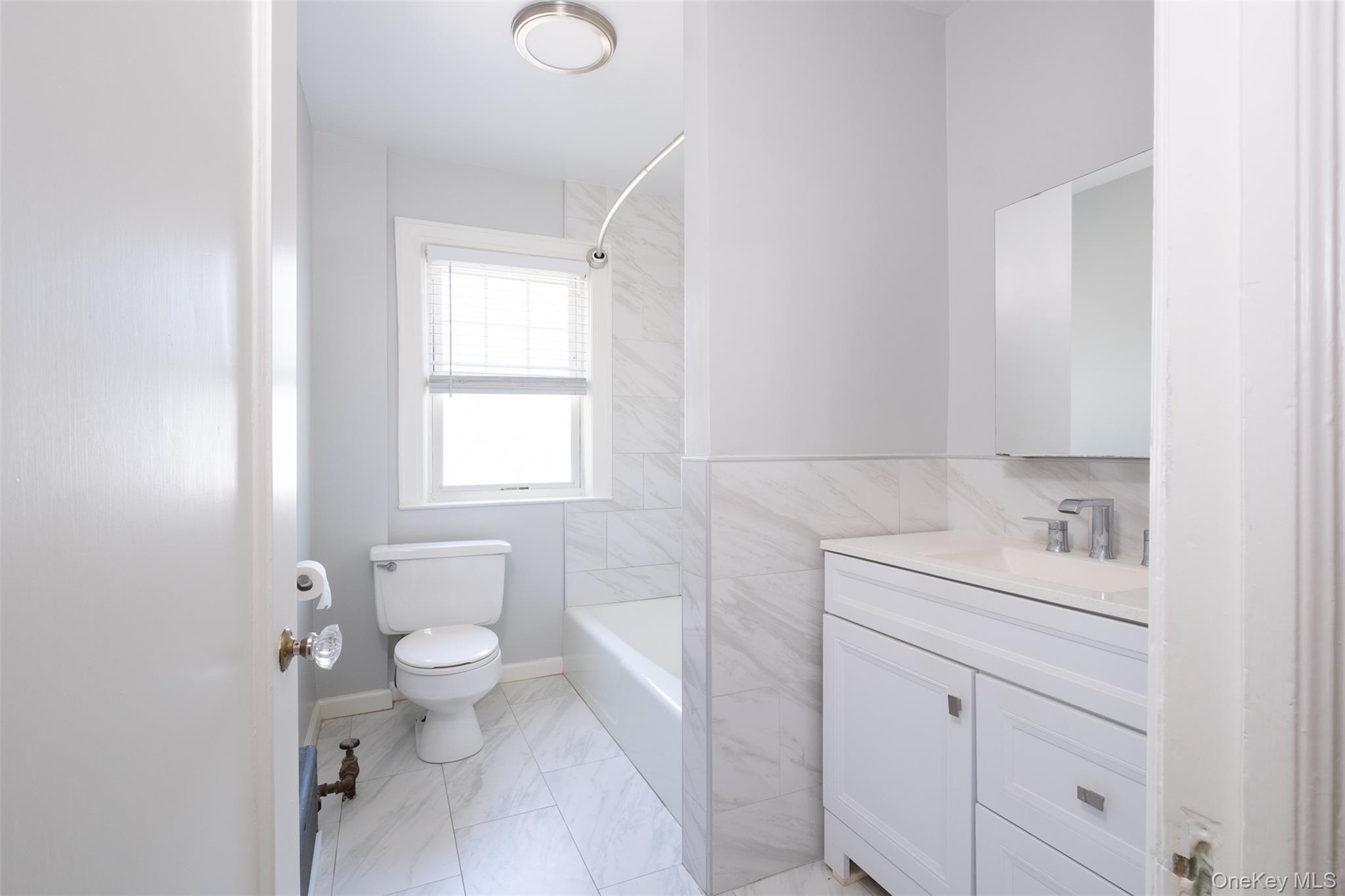 453 Beach Avenue # Left, Mamaroneck, NY 10543