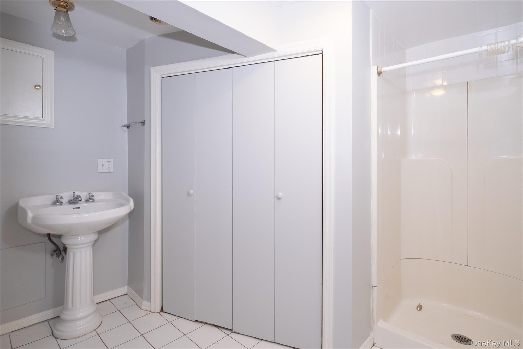 453 Beach Avenue # Left, Mamaroneck, NY 10543