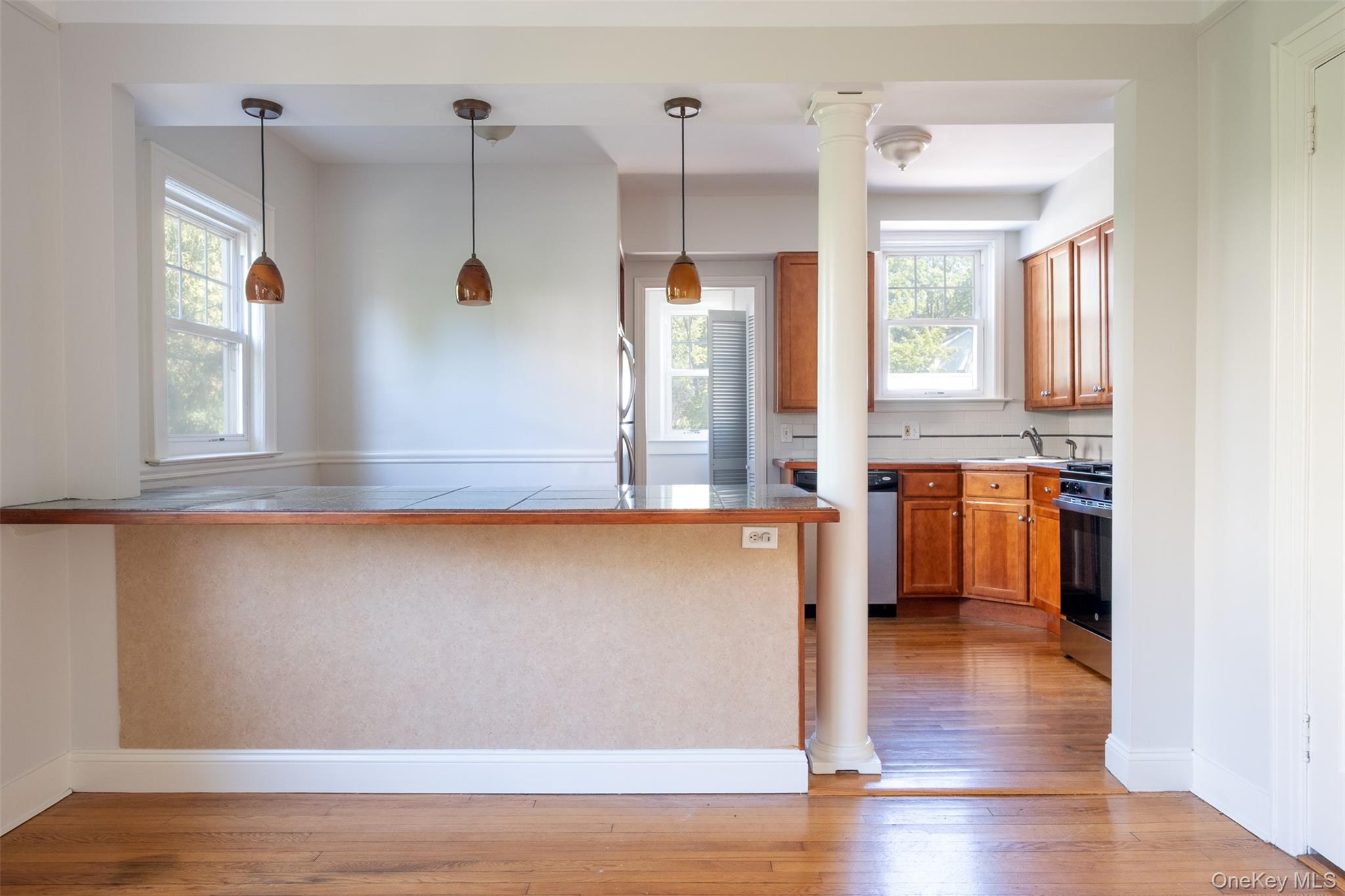 453 Beach Avenue # Left, Mamaroneck, NY 10543