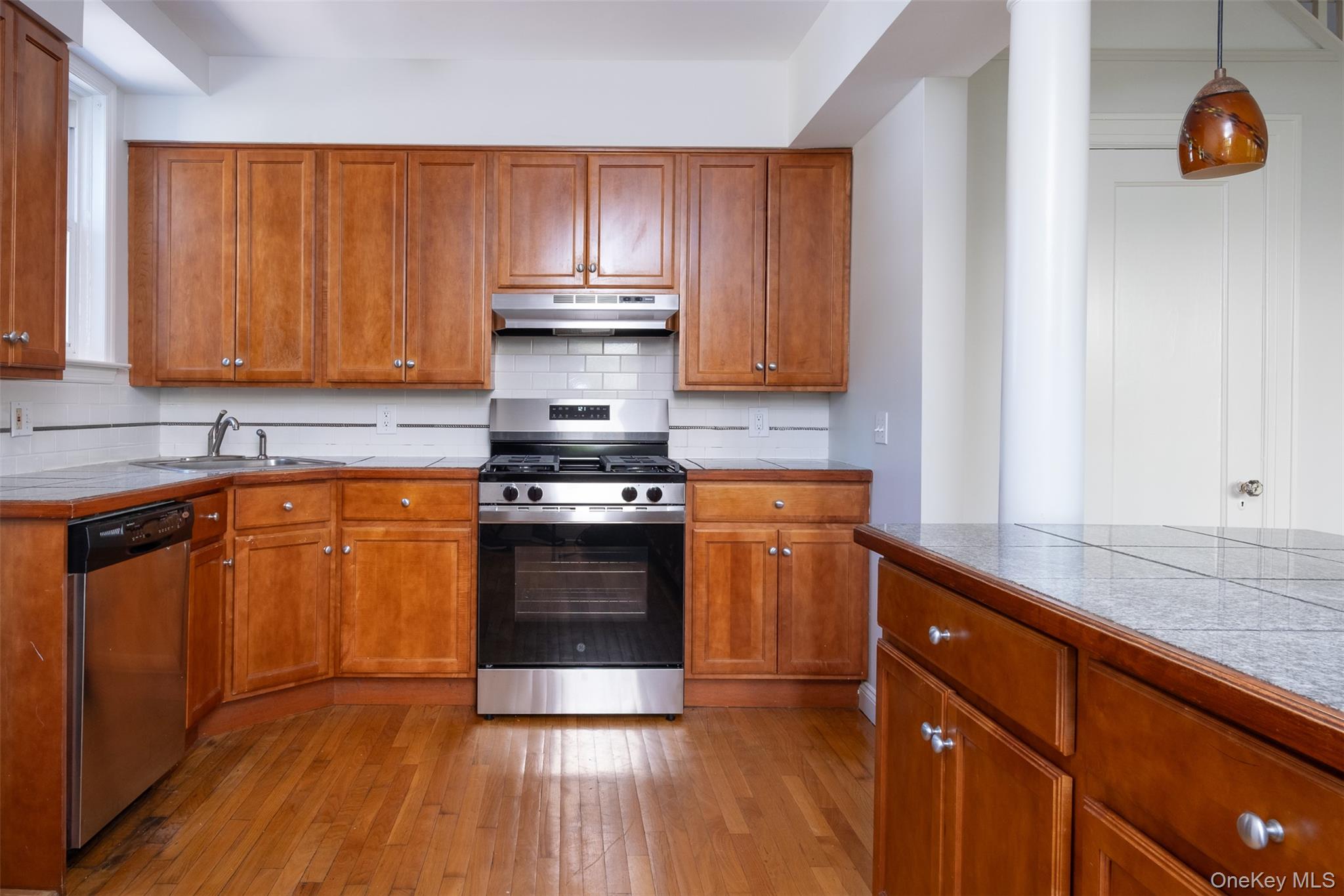 453 Beach Avenue # Left, Mamaroneck, NY 10543