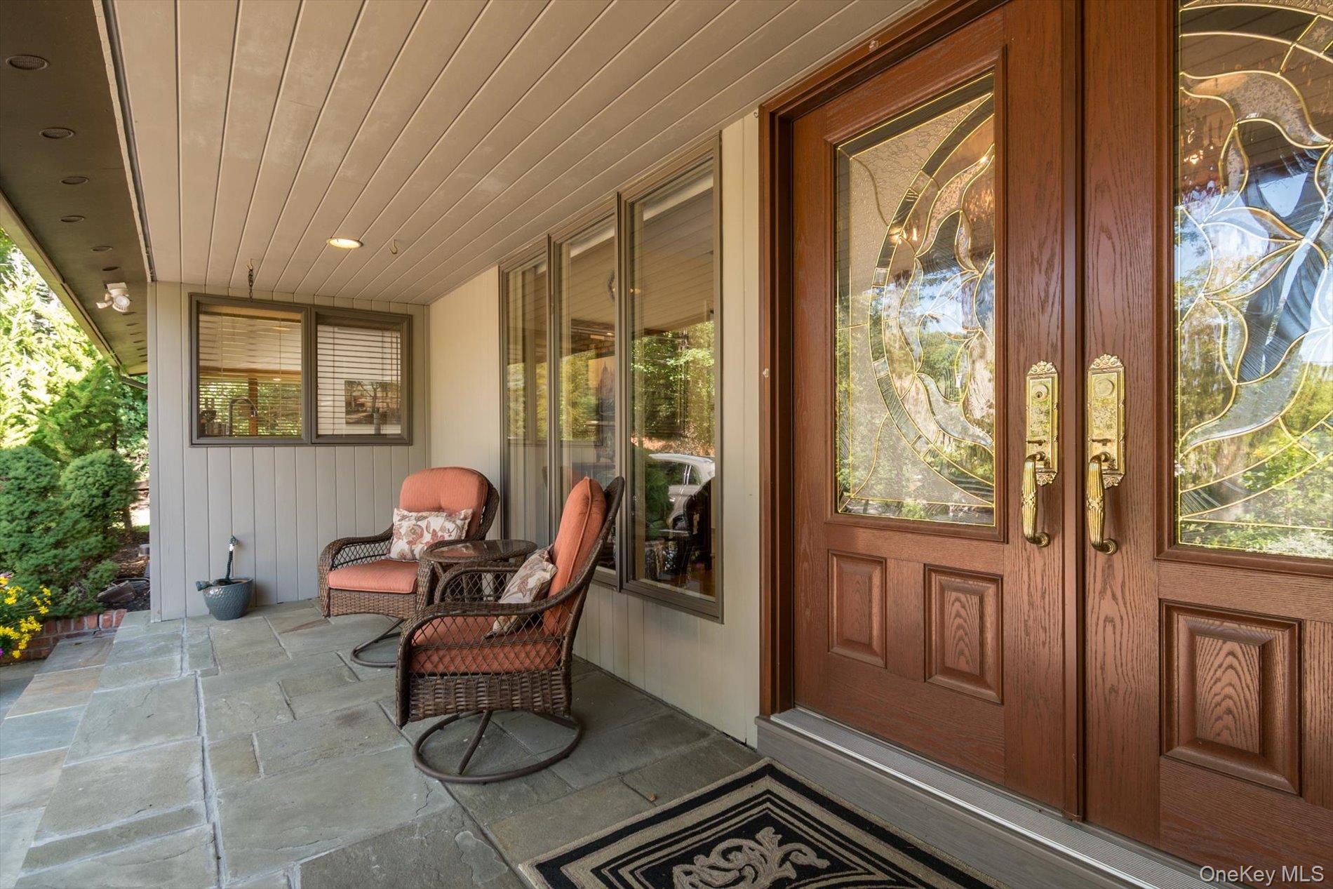 17 Treeview Drive, Melville, NY 11747