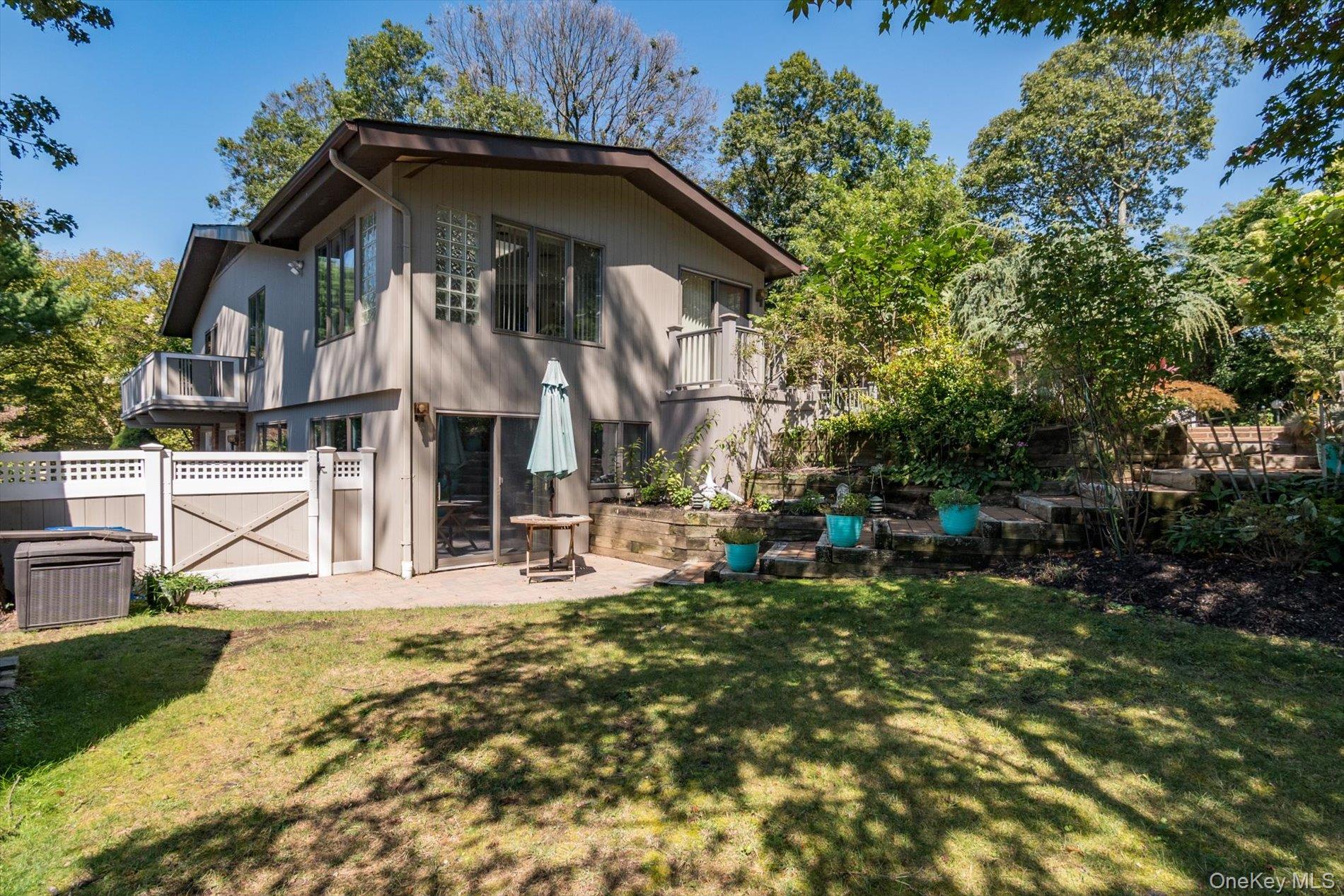 17 Treeview Drive, Melville, NY 11747