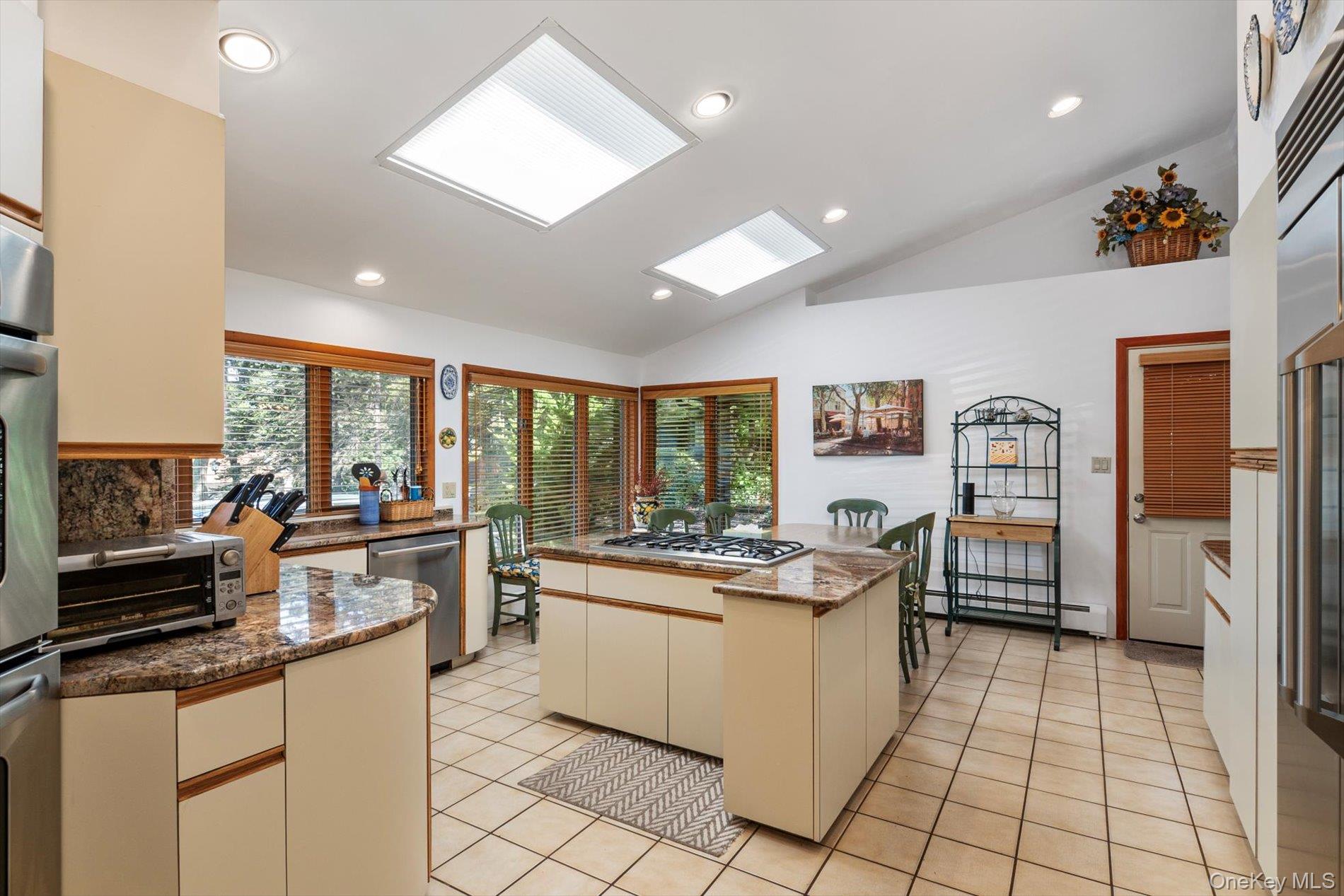 17 Treeview Drive, Melville, NY 11747