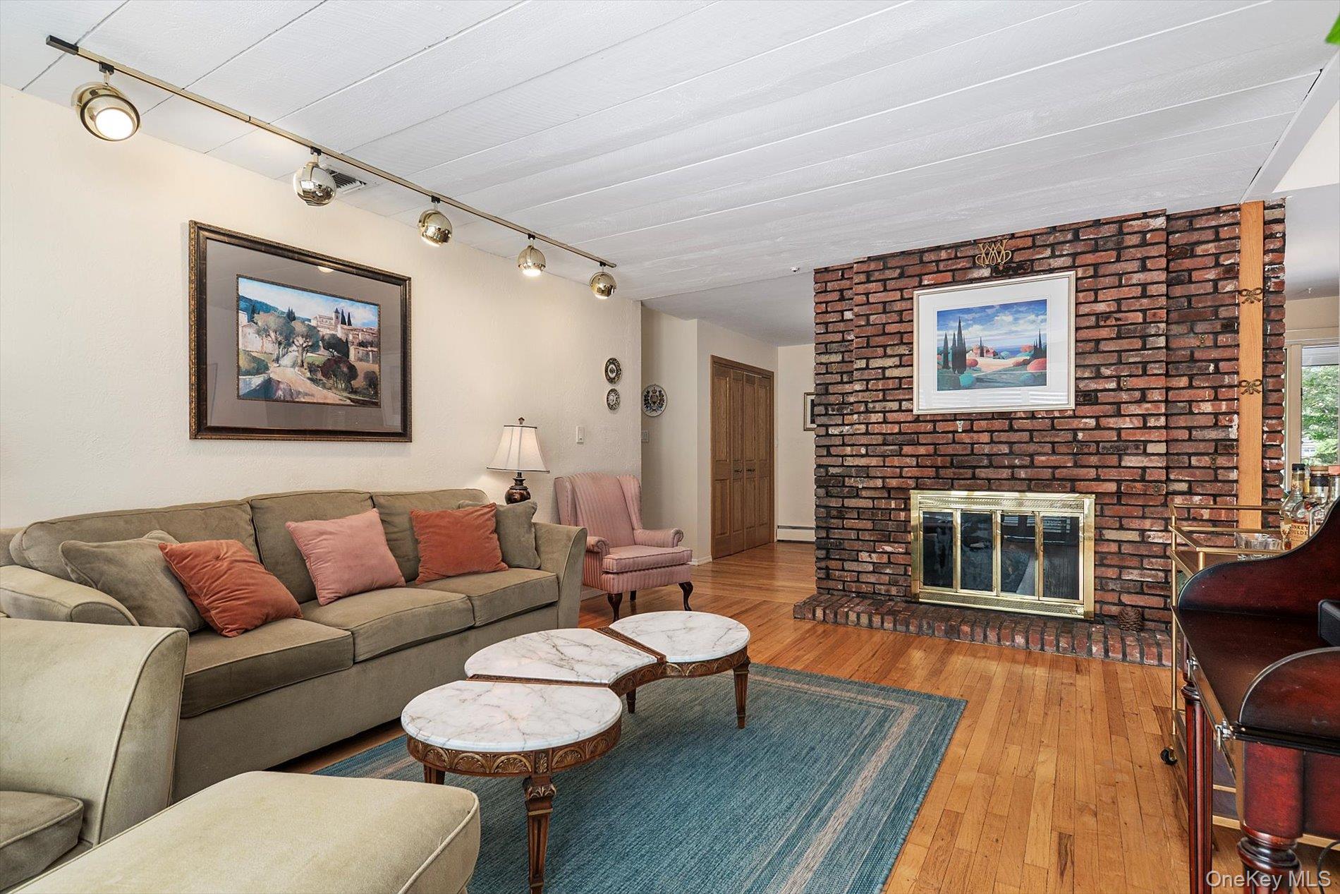 17 Treeview Drive, Melville, NY 11747