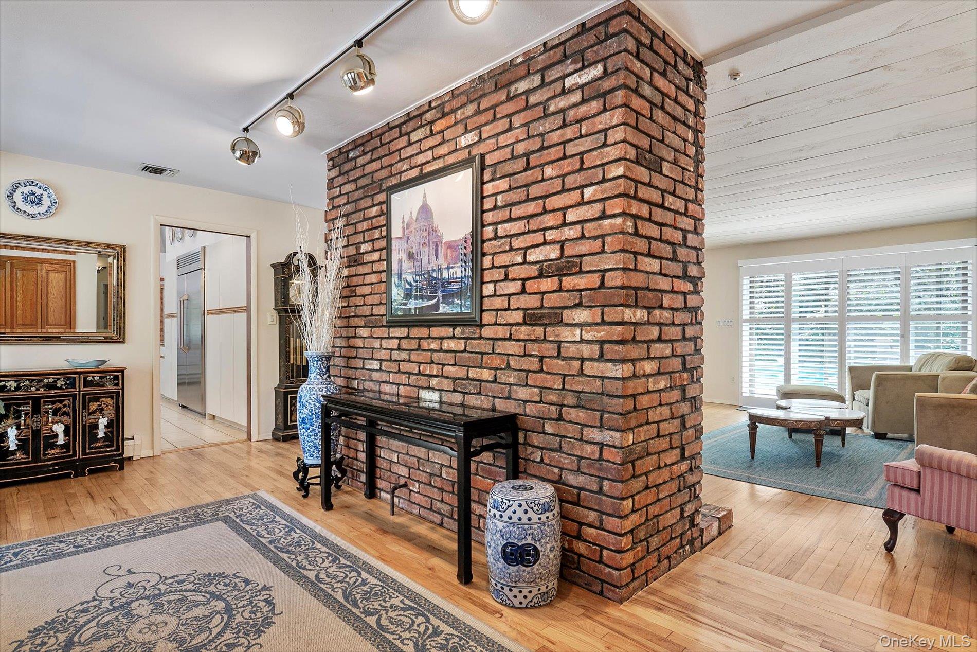 17 Treeview Drive, Melville, NY 11747