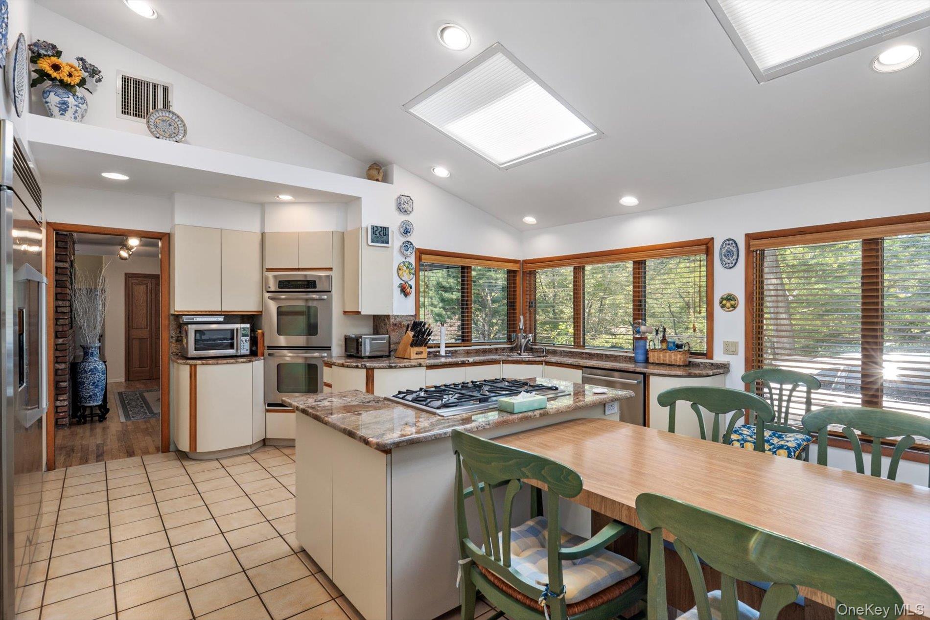 17 Treeview Drive, Melville, NY 11747