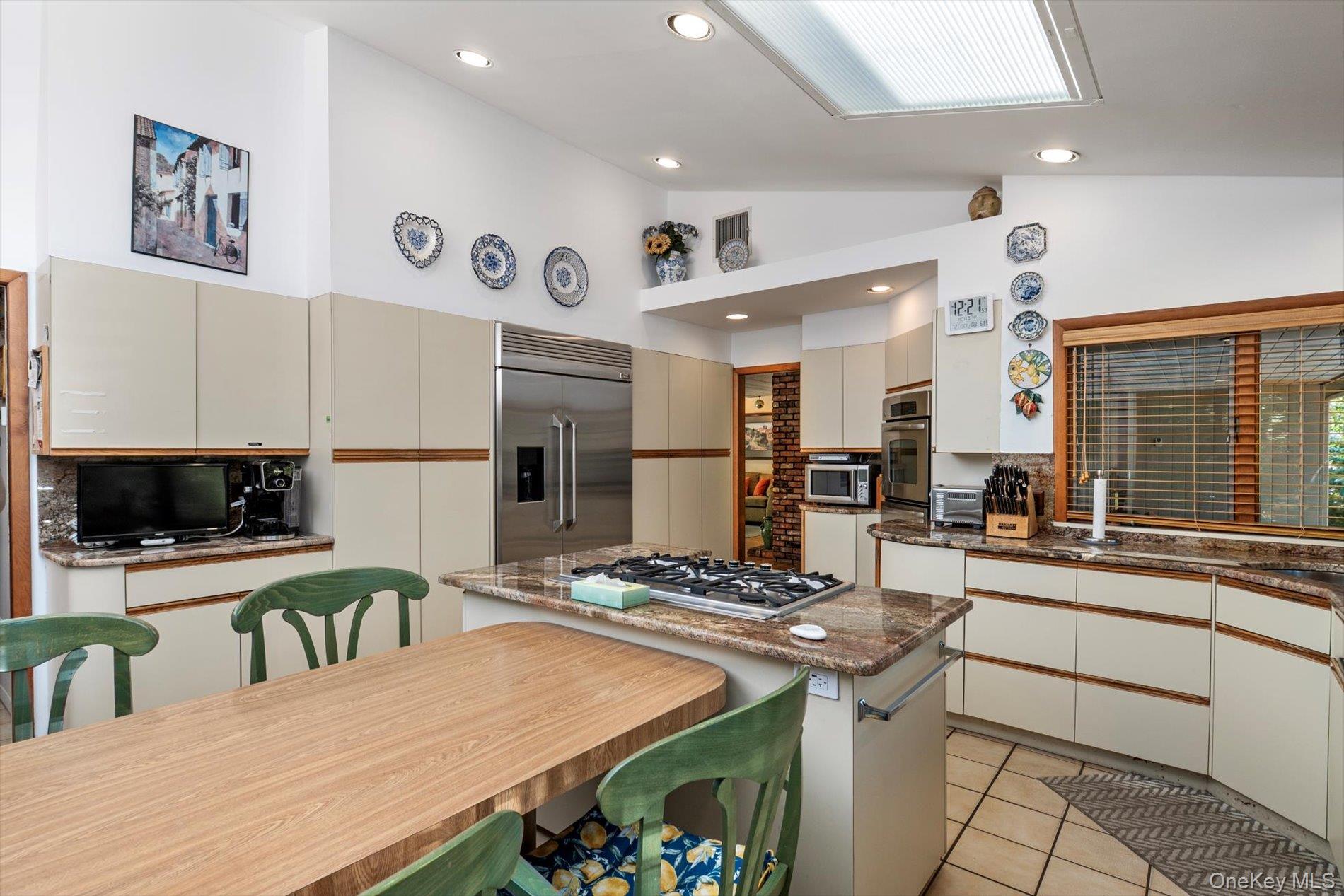 17 Treeview Drive, Melville, NY 11747