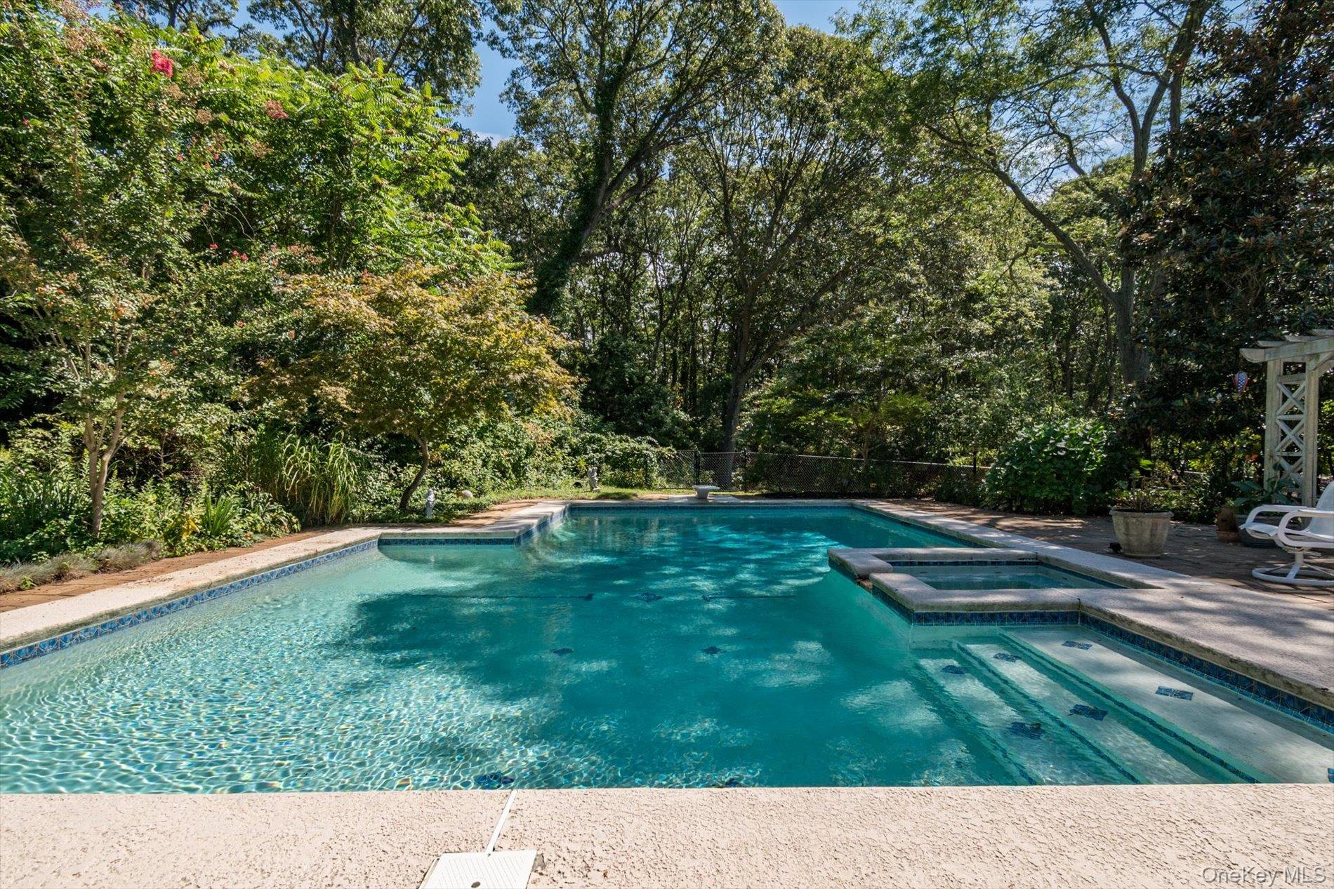 17 Treeview Drive, Melville, NY 11747