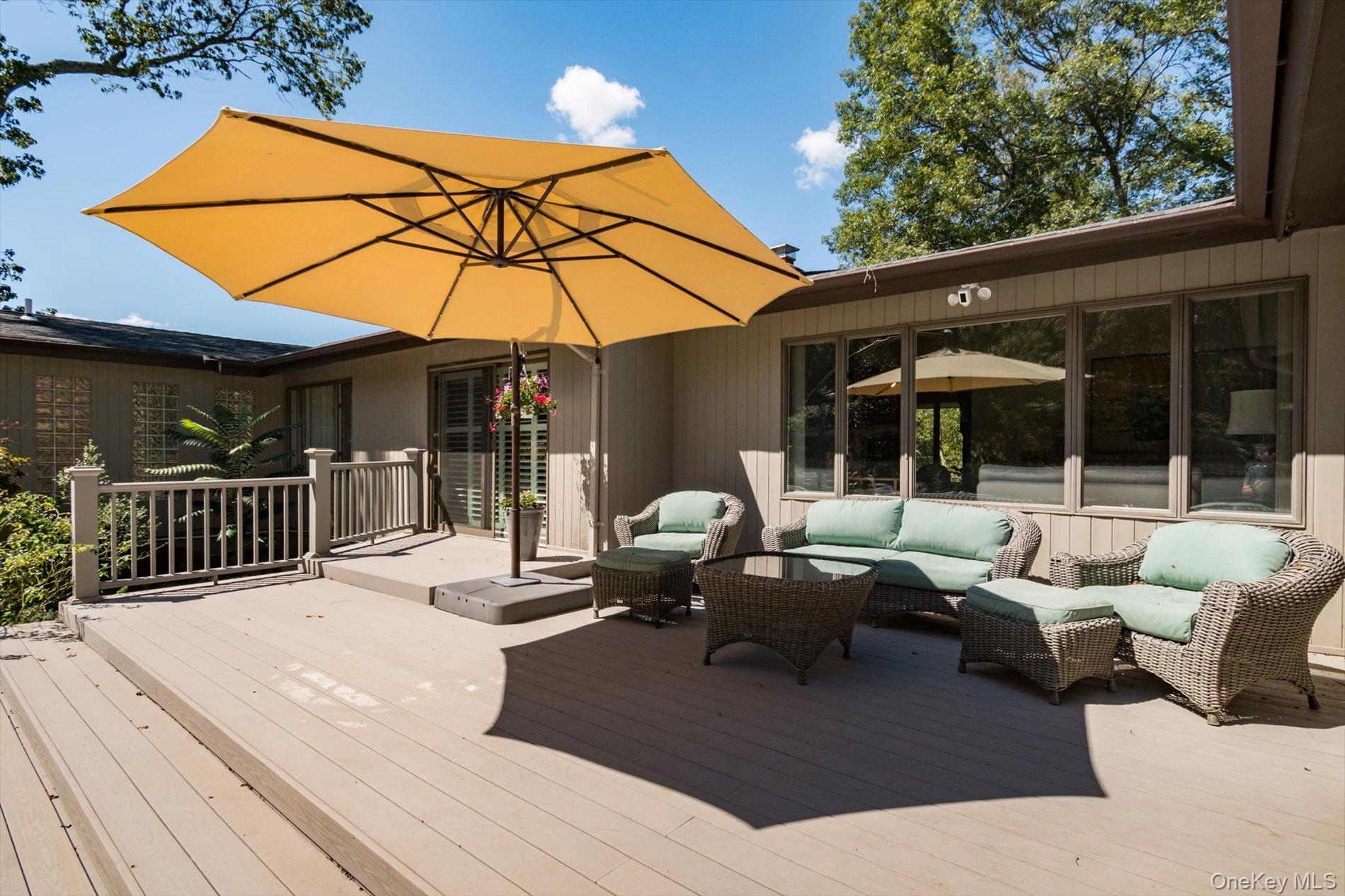 17 Treeview Drive, Melville, NY 11747