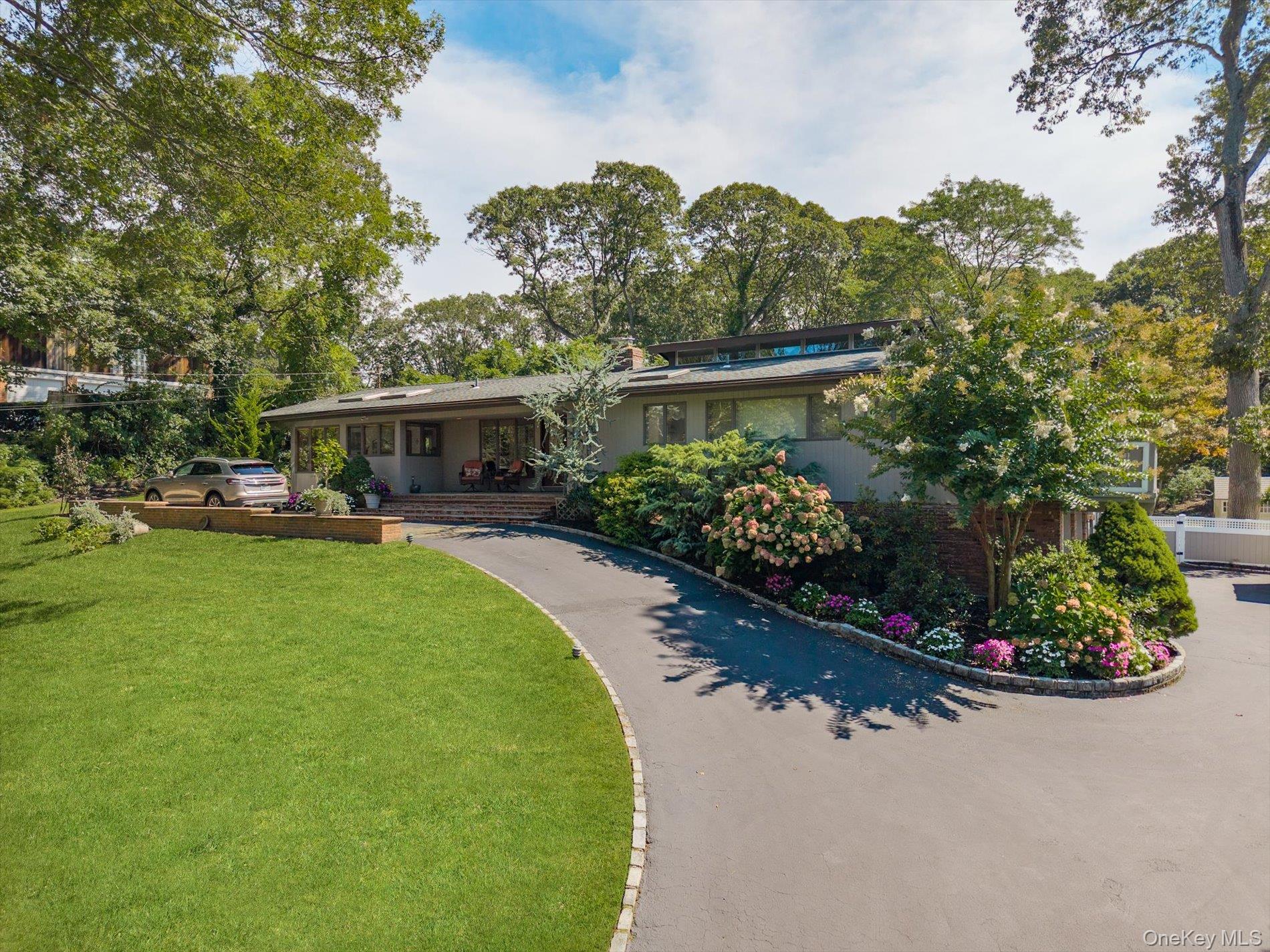 17 Treeview Drive, Melville, NY 11747