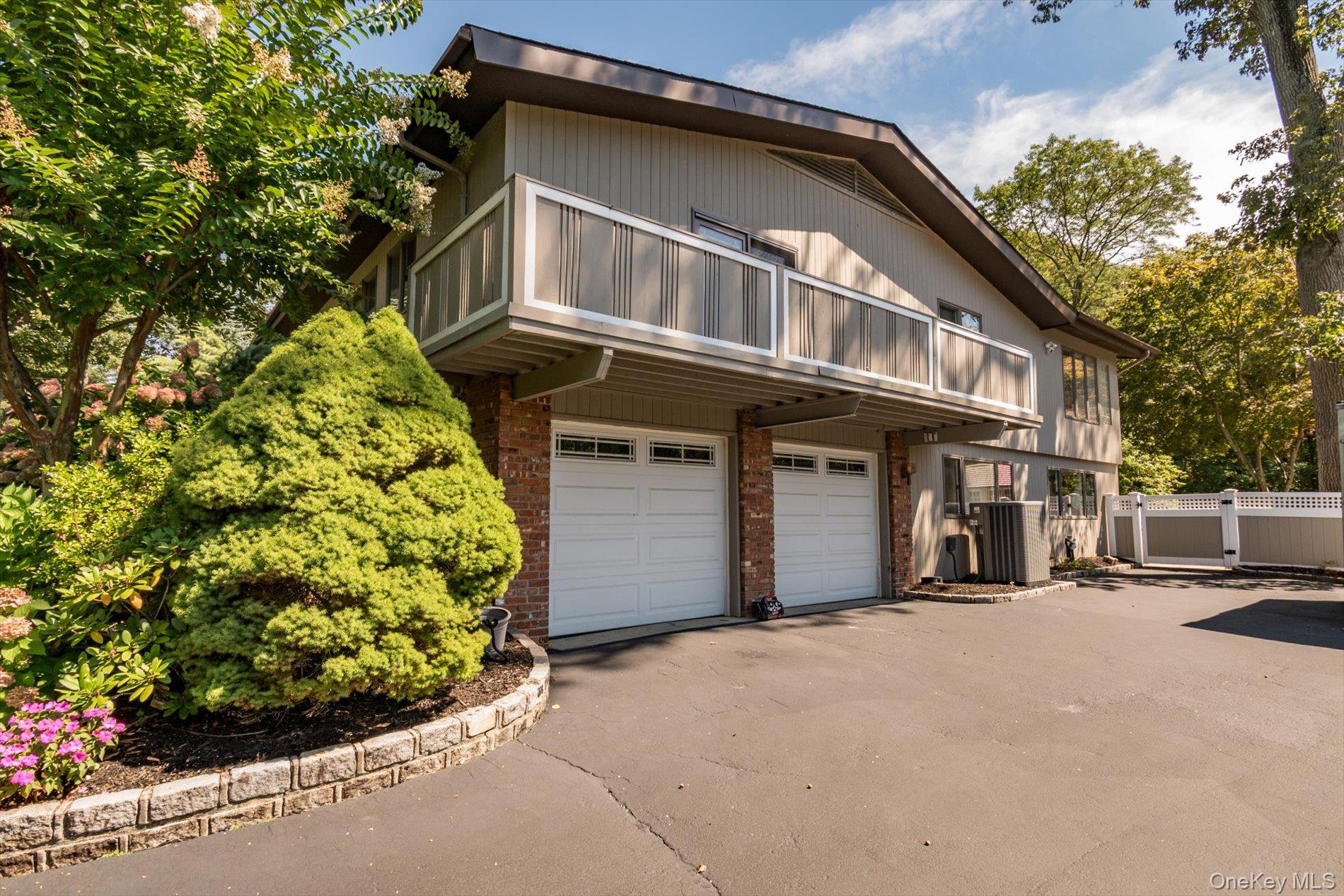 17 Treeview Drive, Melville, NY 11747