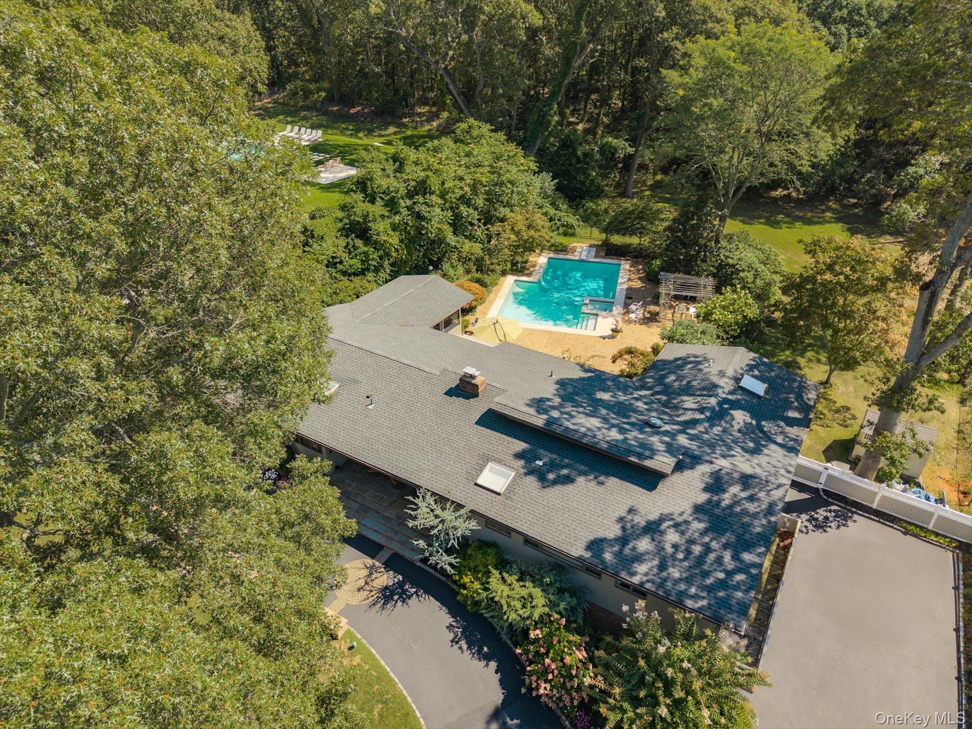 17 Treeview Drive, Melville, NY 11747