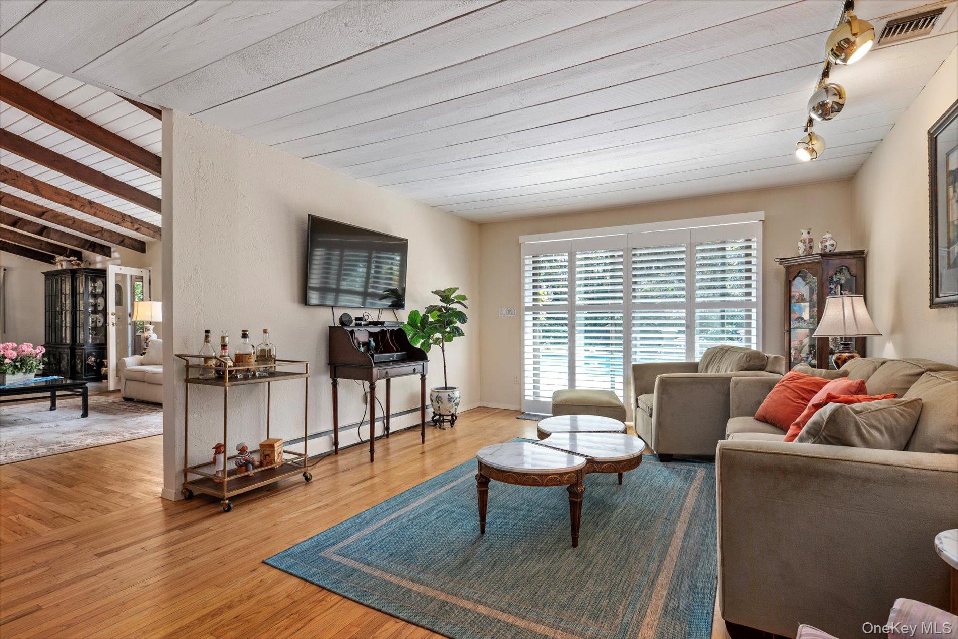 17 Treeview Drive, Melville, NY 11747