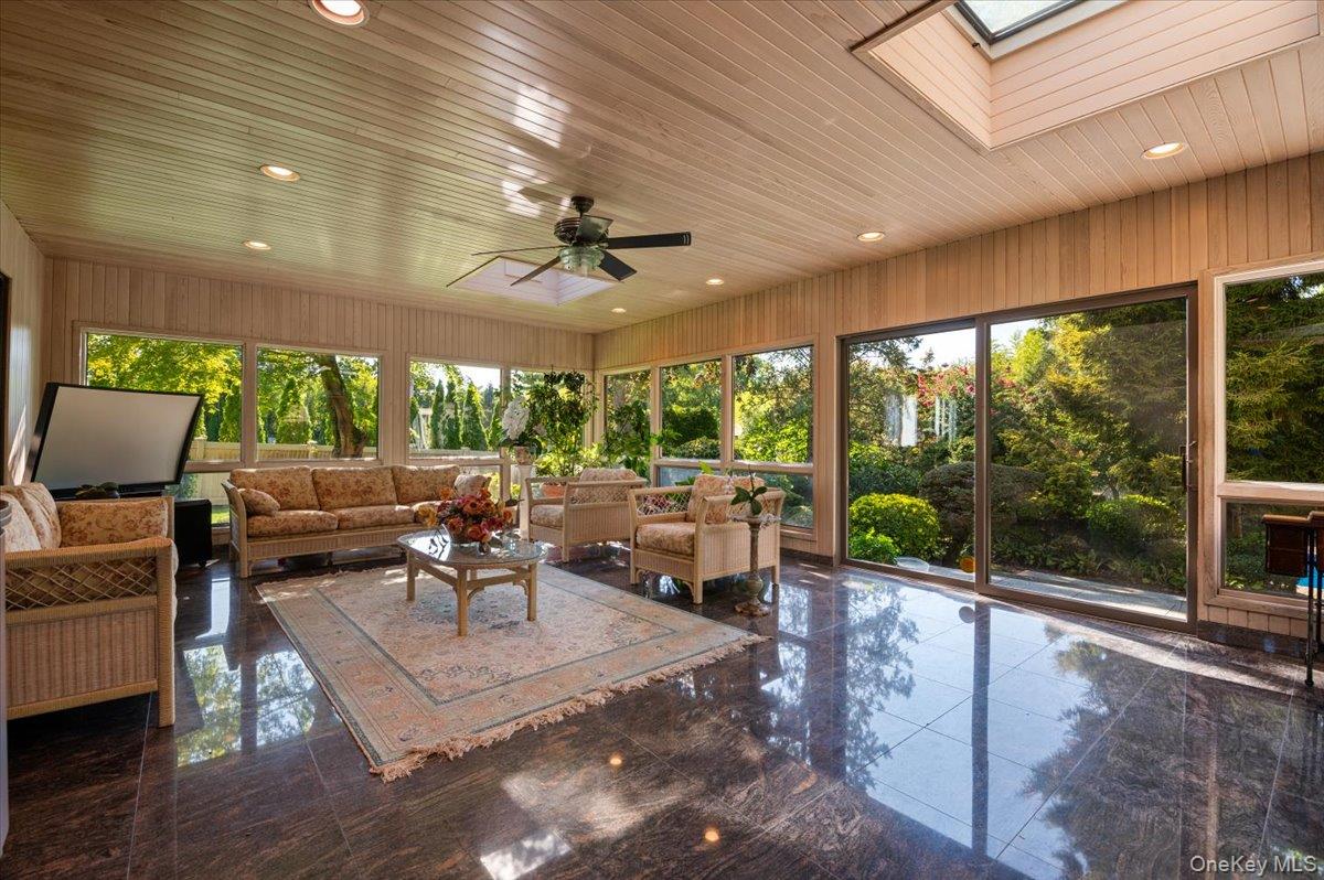 292 Breezyway, Lawrence, NY 11559