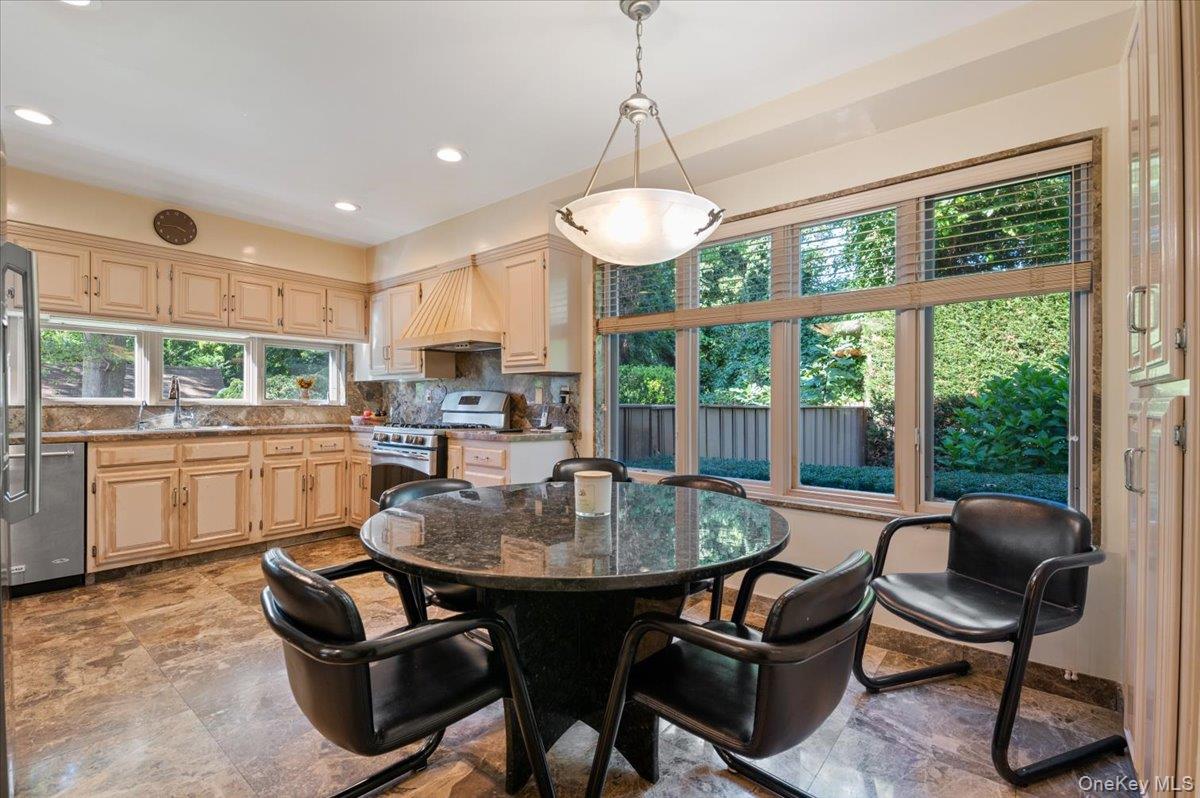 292 Breezyway, Lawrence, NY 11559