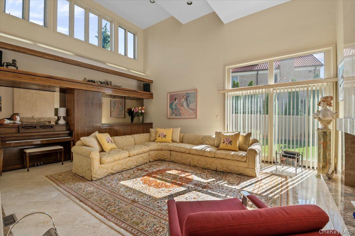 292 Breezyway, Lawrence, NY 11559