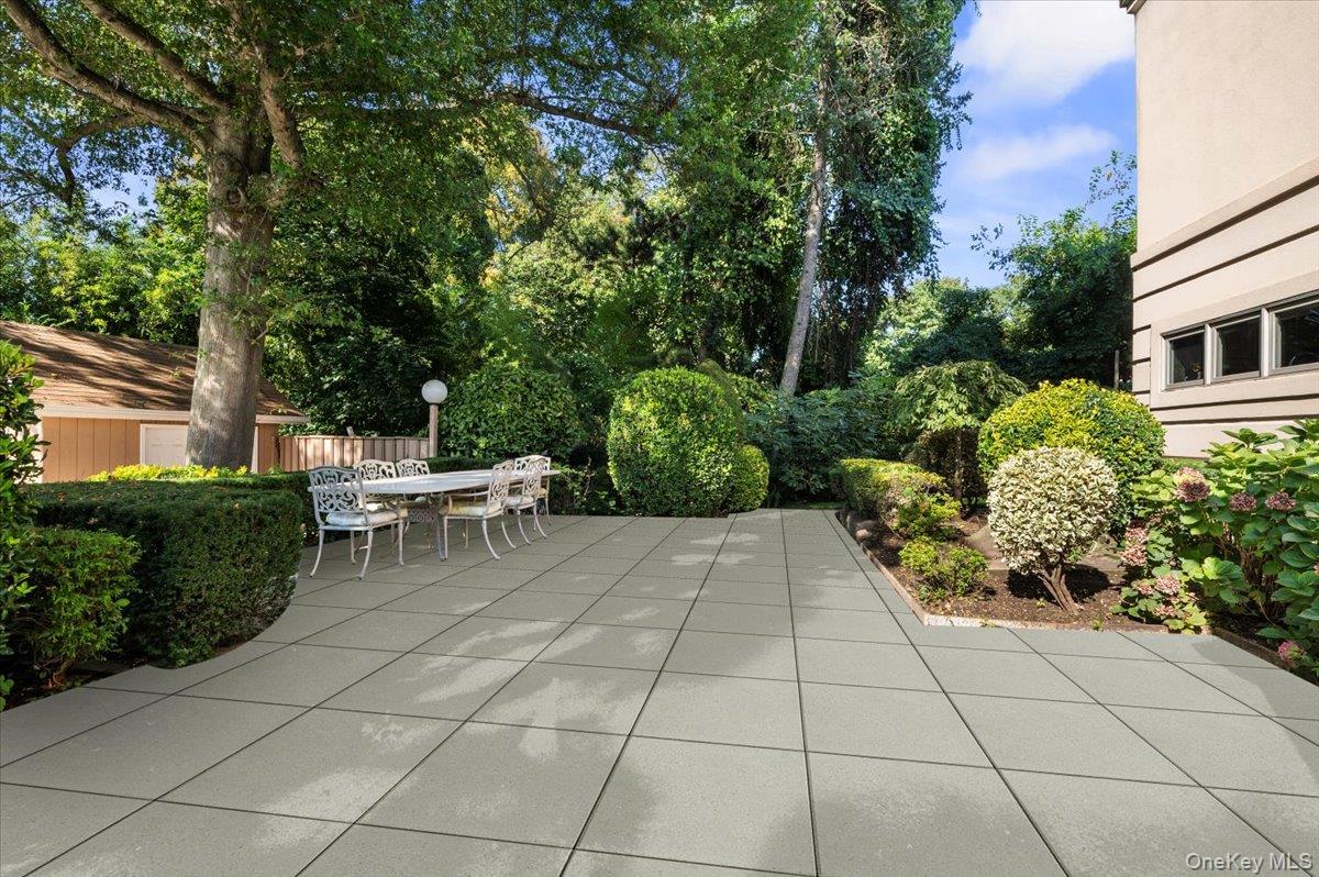 292 Breezyway, Lawrence, NY 11559